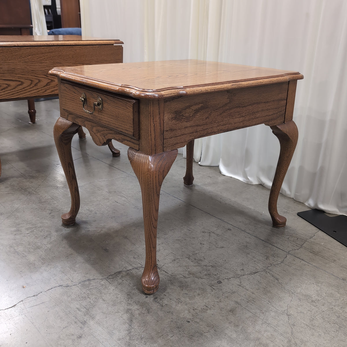 Traditional Light Oak End Table with Cabriole Legs