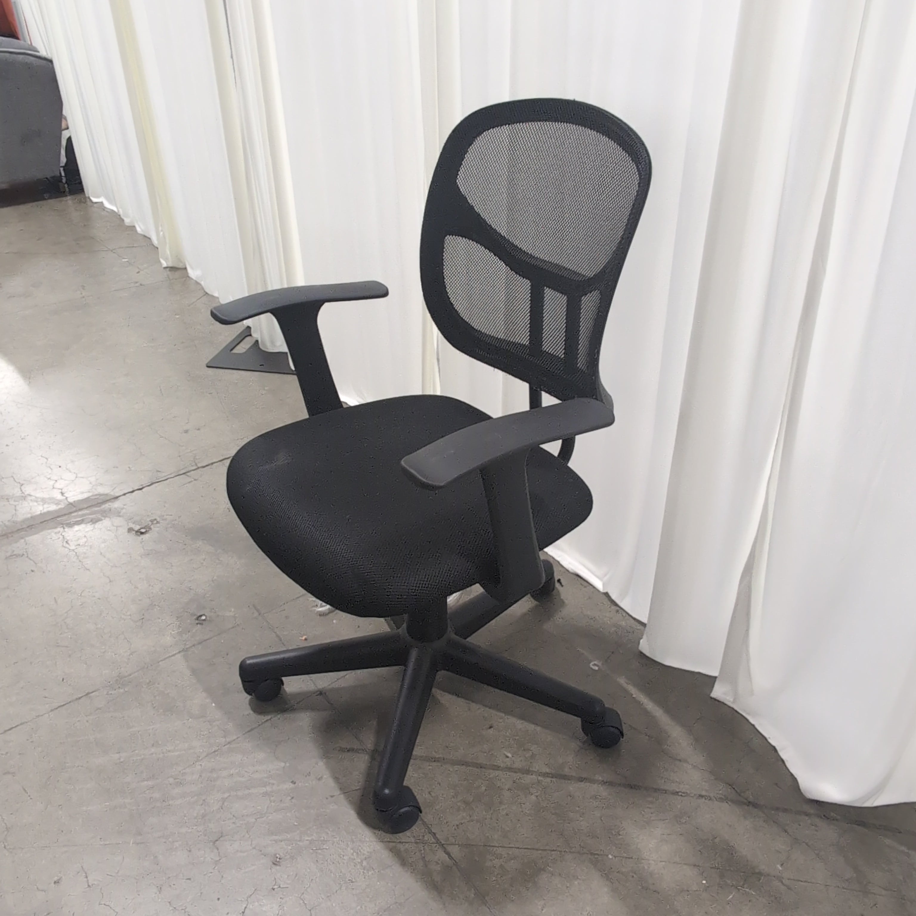 Black Mesh Back Office Chair with Armrests