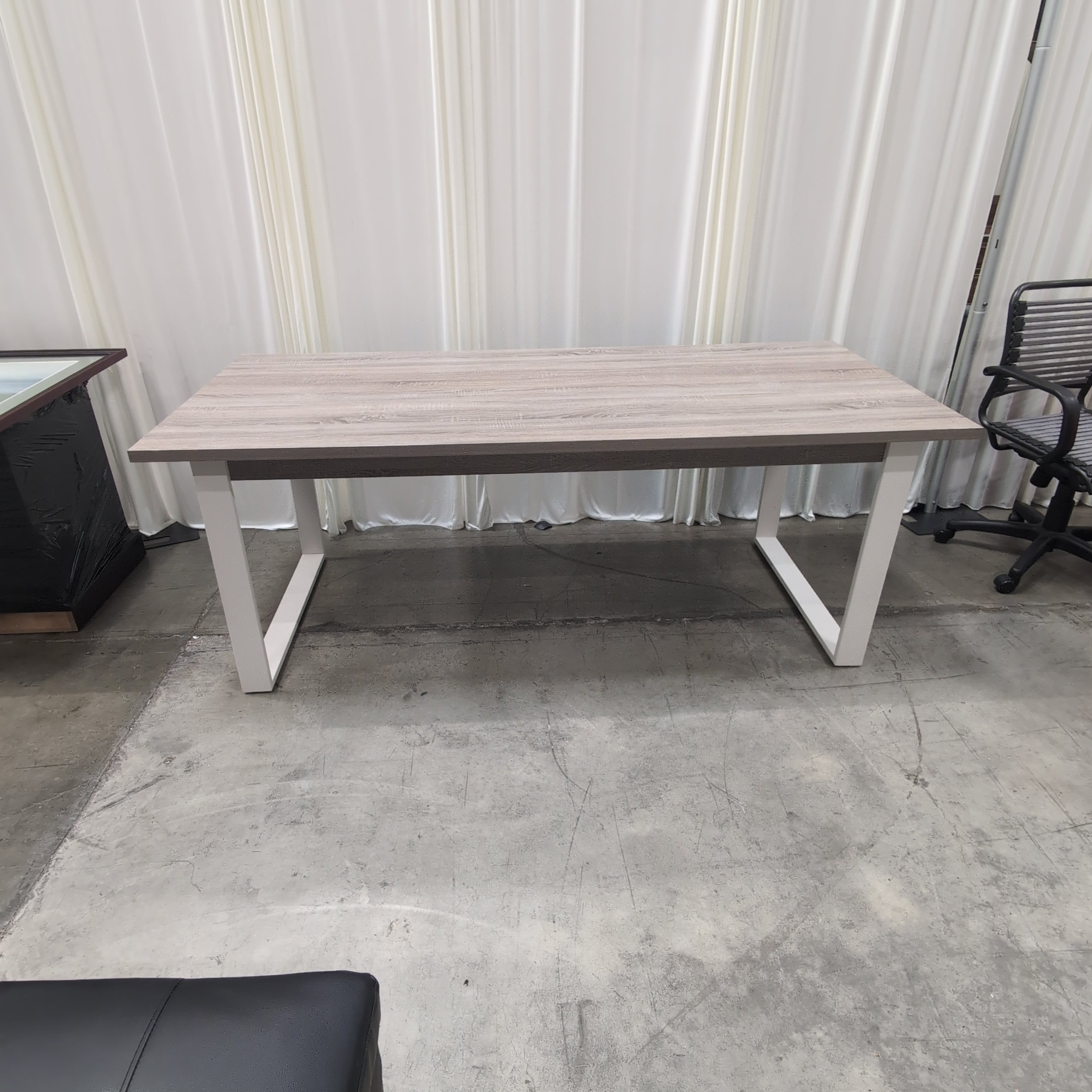 Light Wood Grain Modern Dining Table with White Legs