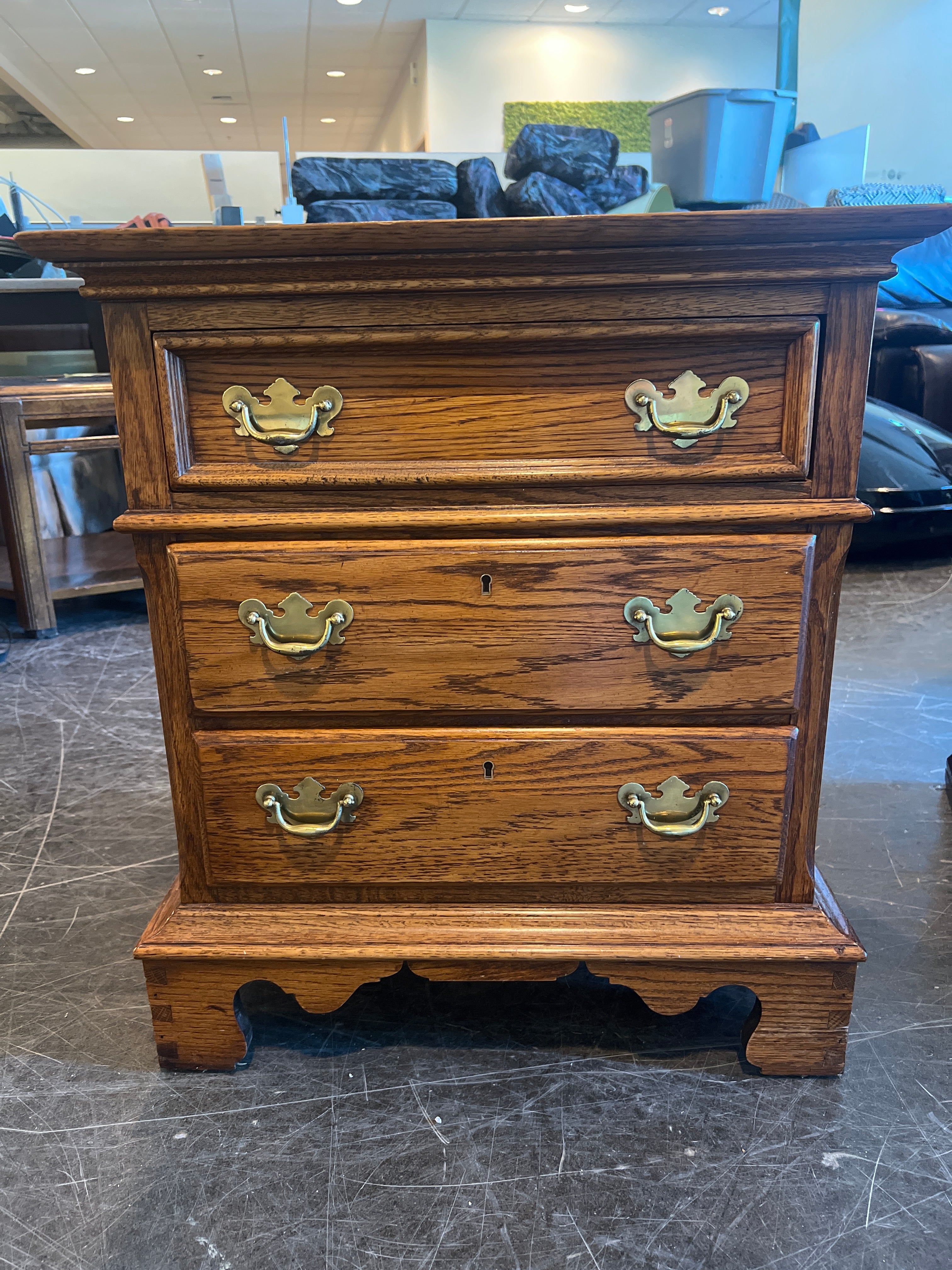 Classic Oak 3-Drawer Nightstand