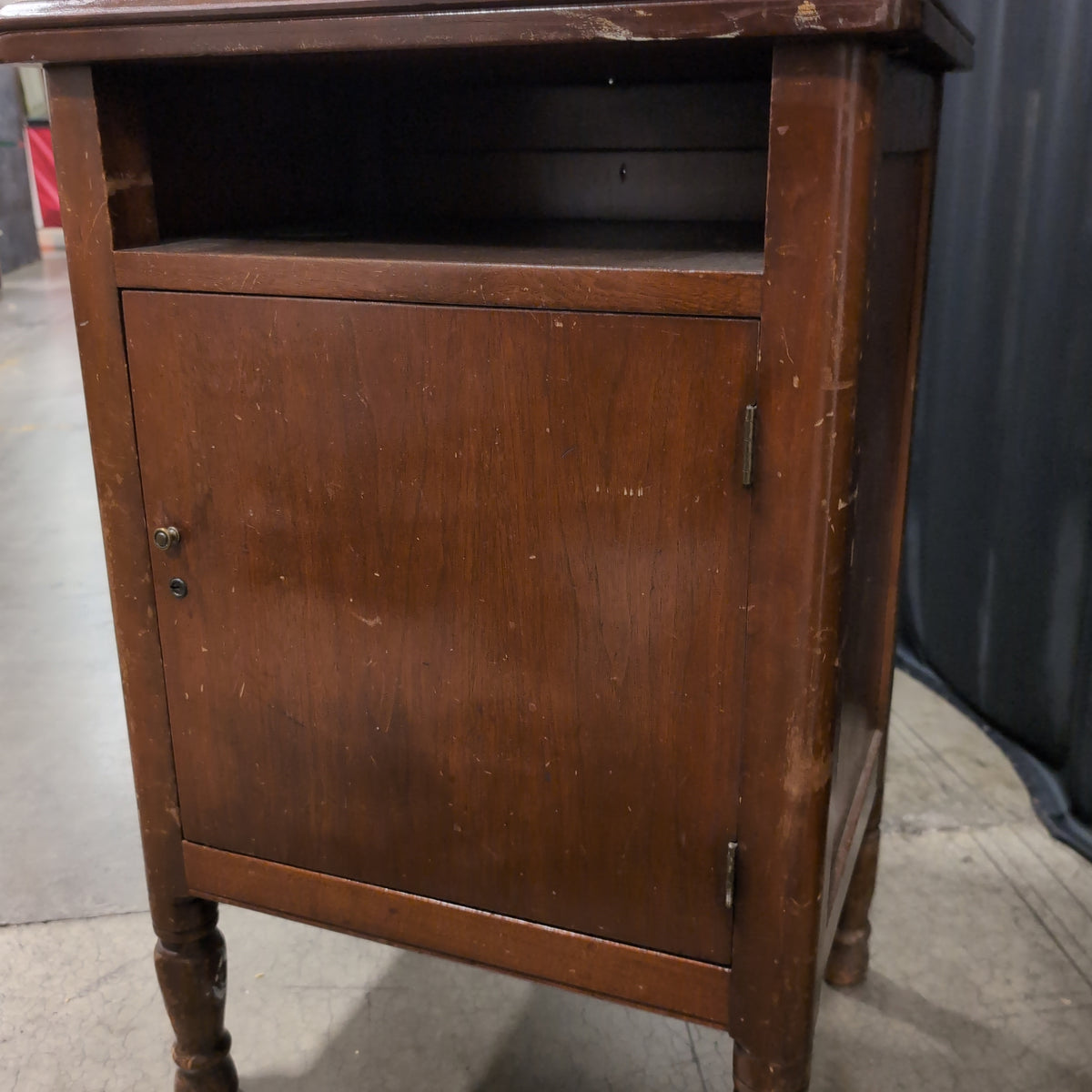 Traditional Reddish-Brown Wood Nightstand with Cabinet Door