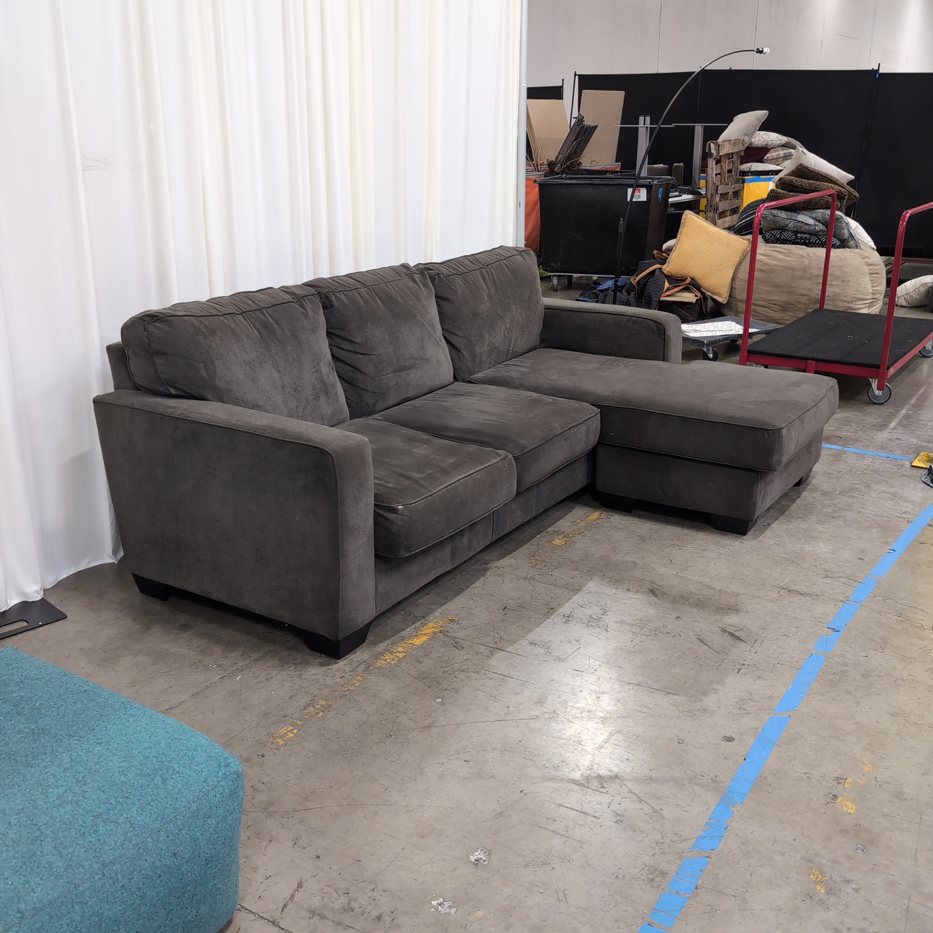 Contemporary Grey Fabric Sectional Couch with Chaise