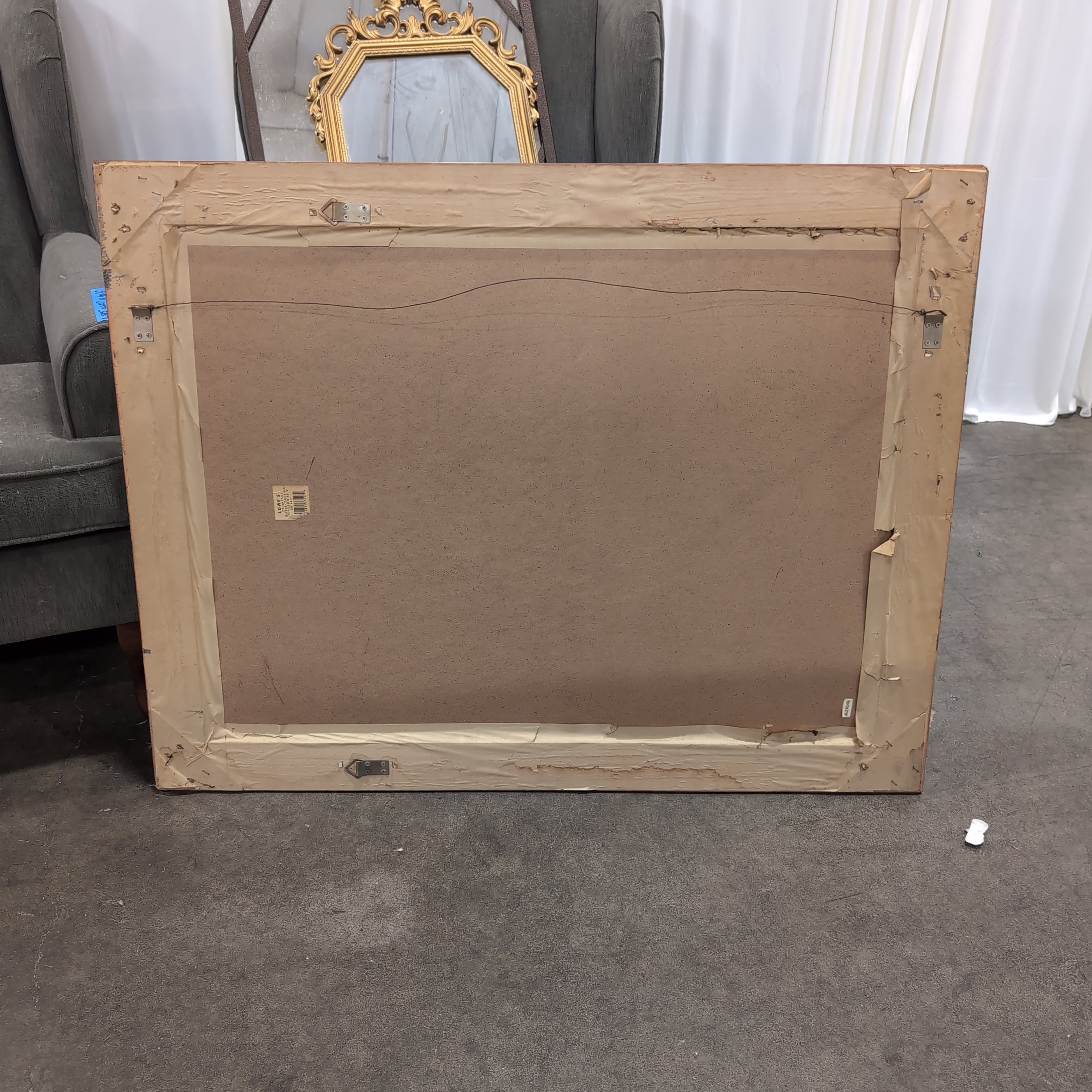 JUAH-LI Traditional Goldtone Mirror with Ornate Frame