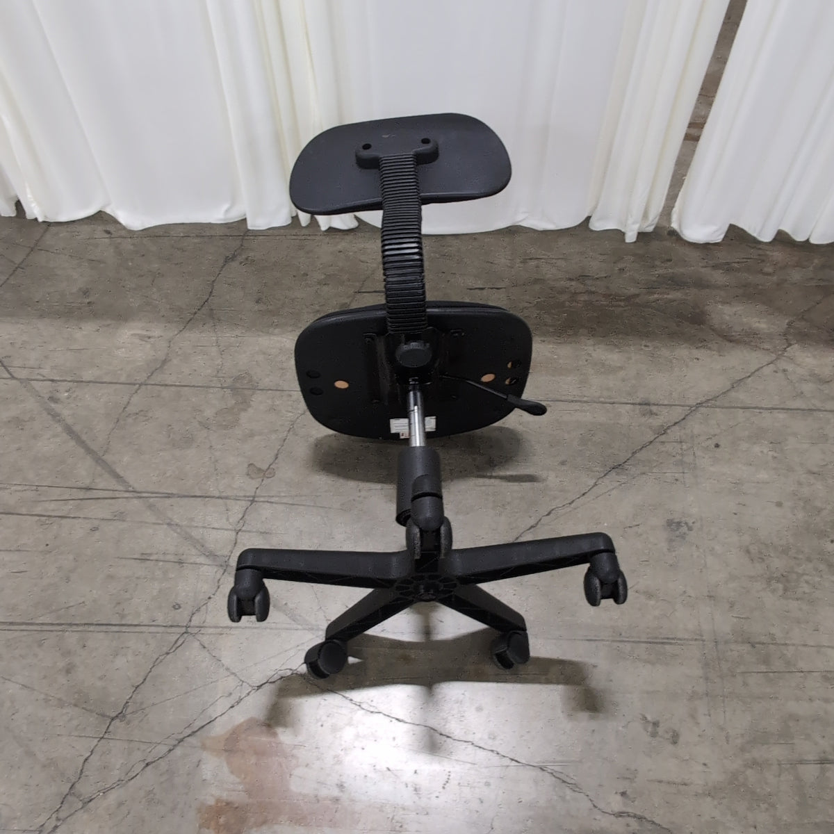 Black Fabric Swivel Office Chair with Casters