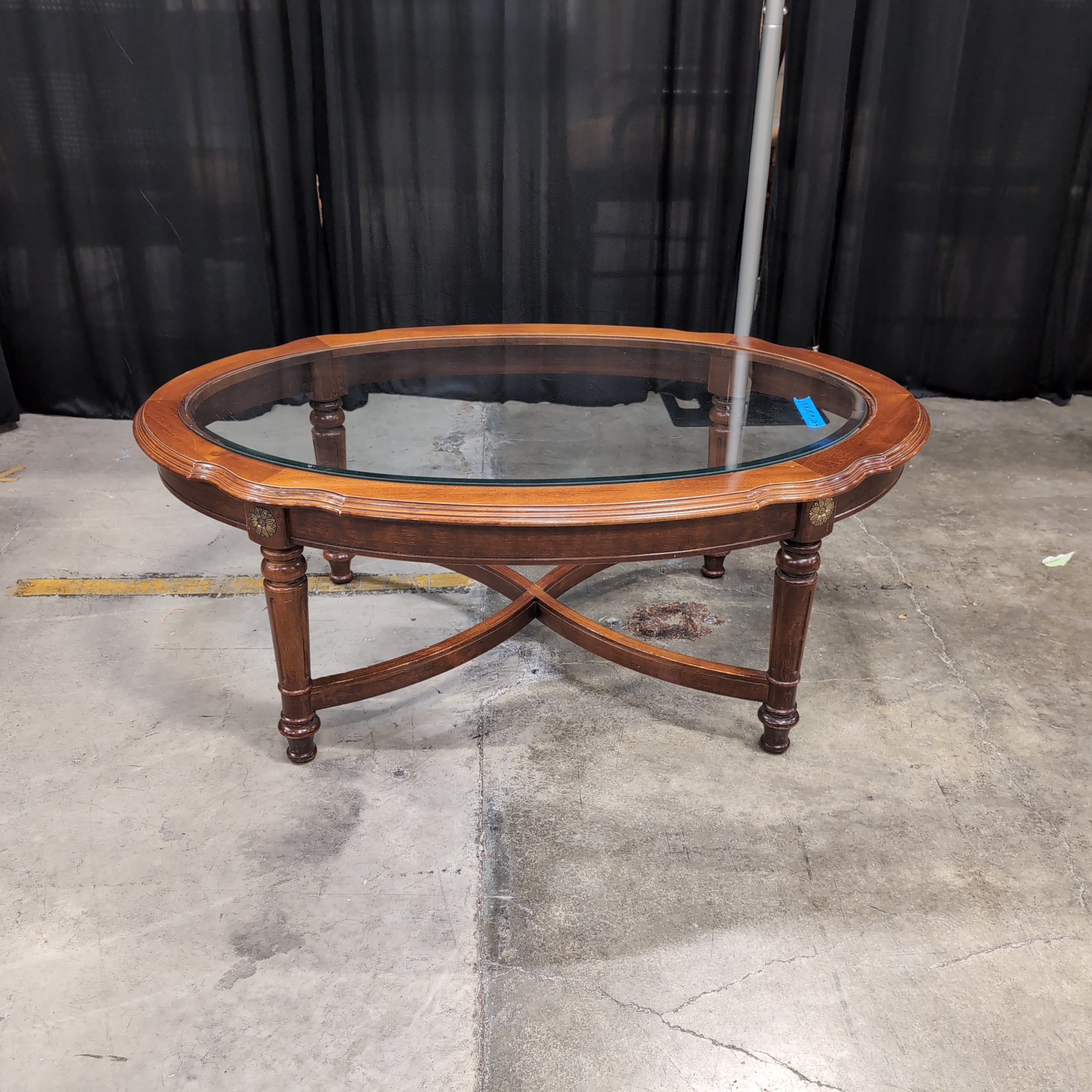 Traditional Oval Coffee Table with Glass Top