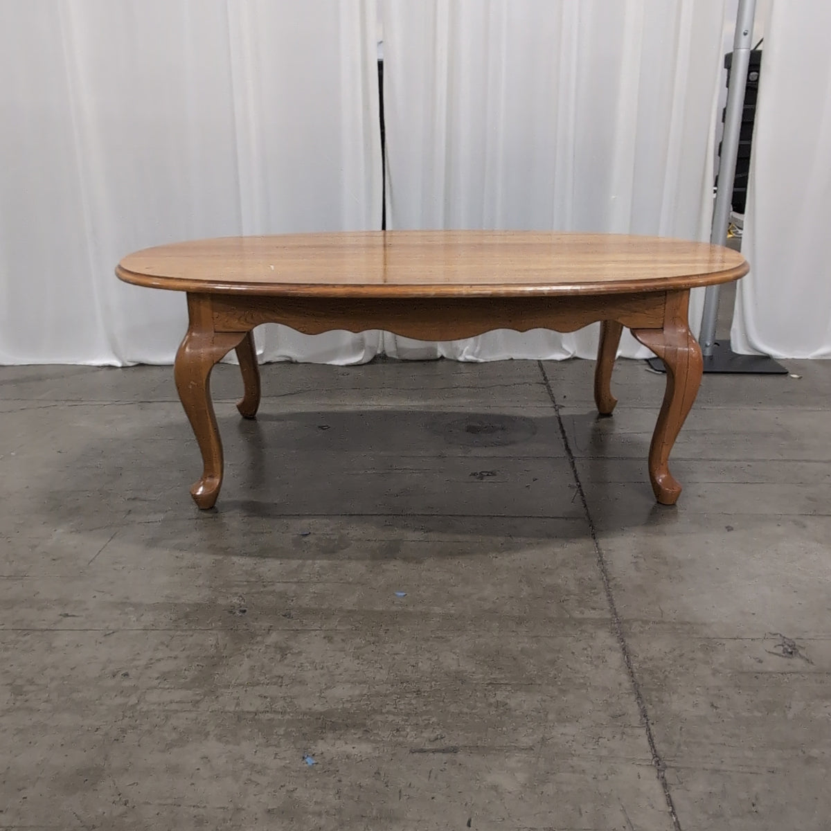 Traditional Oval Wood Coffee Table with Cabriole Legs