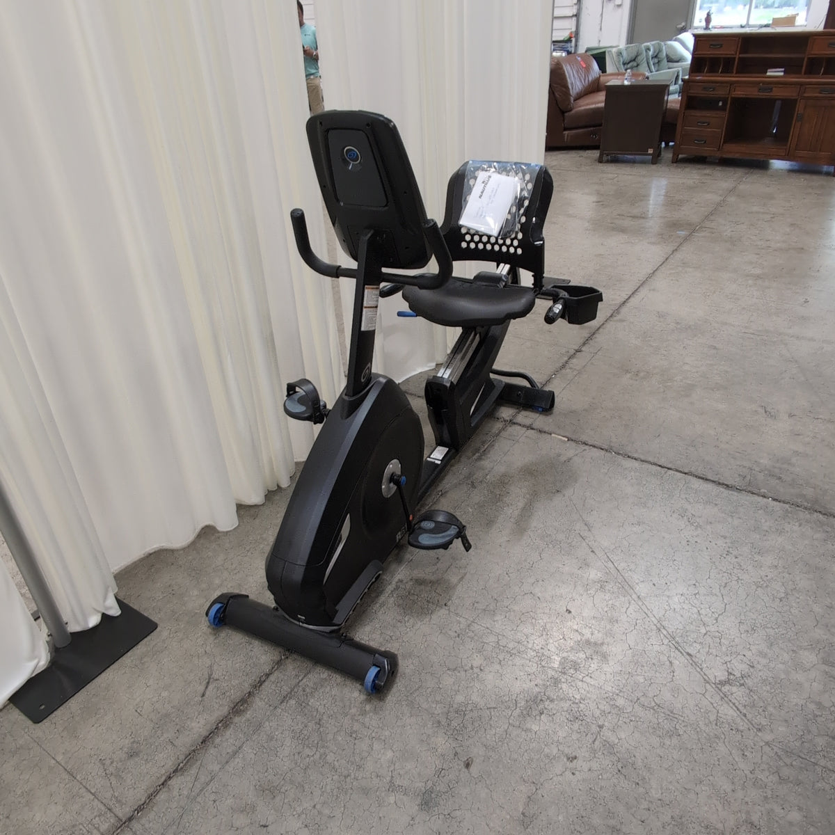 Nautilus R616 Black Recumbent Exercise Bike