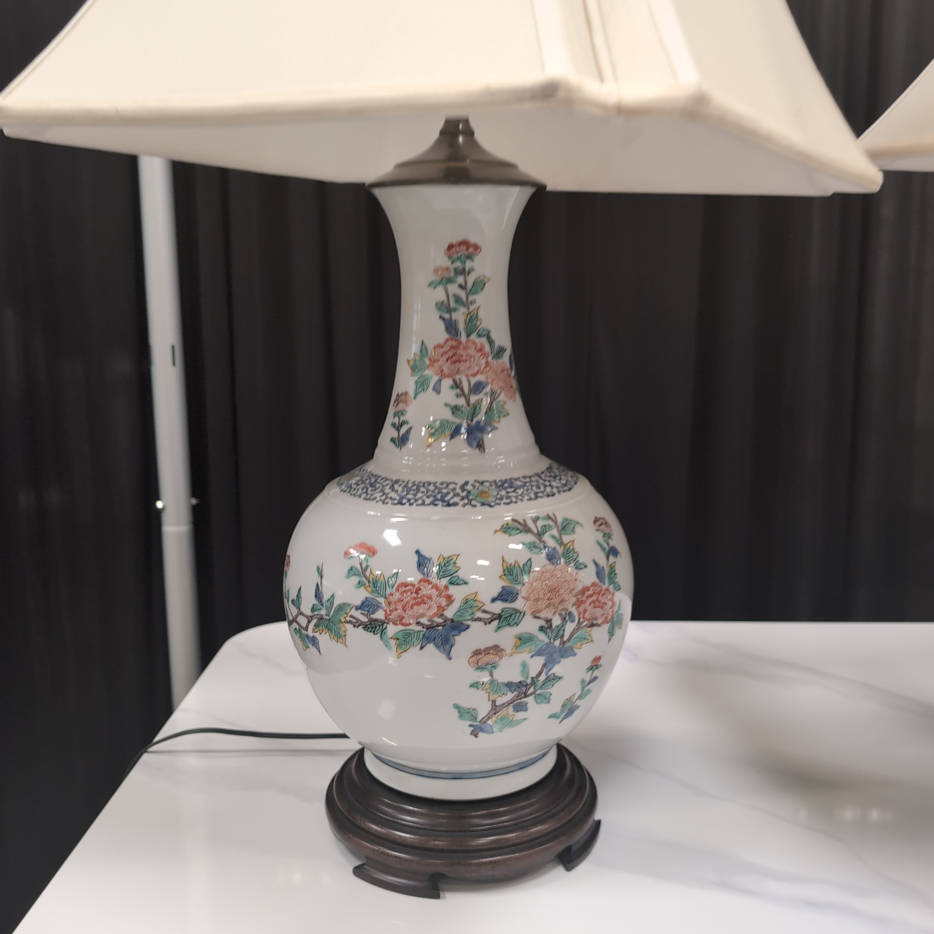 Chinoiserie Porcelain Floral Table Lamp with Ornate Finial