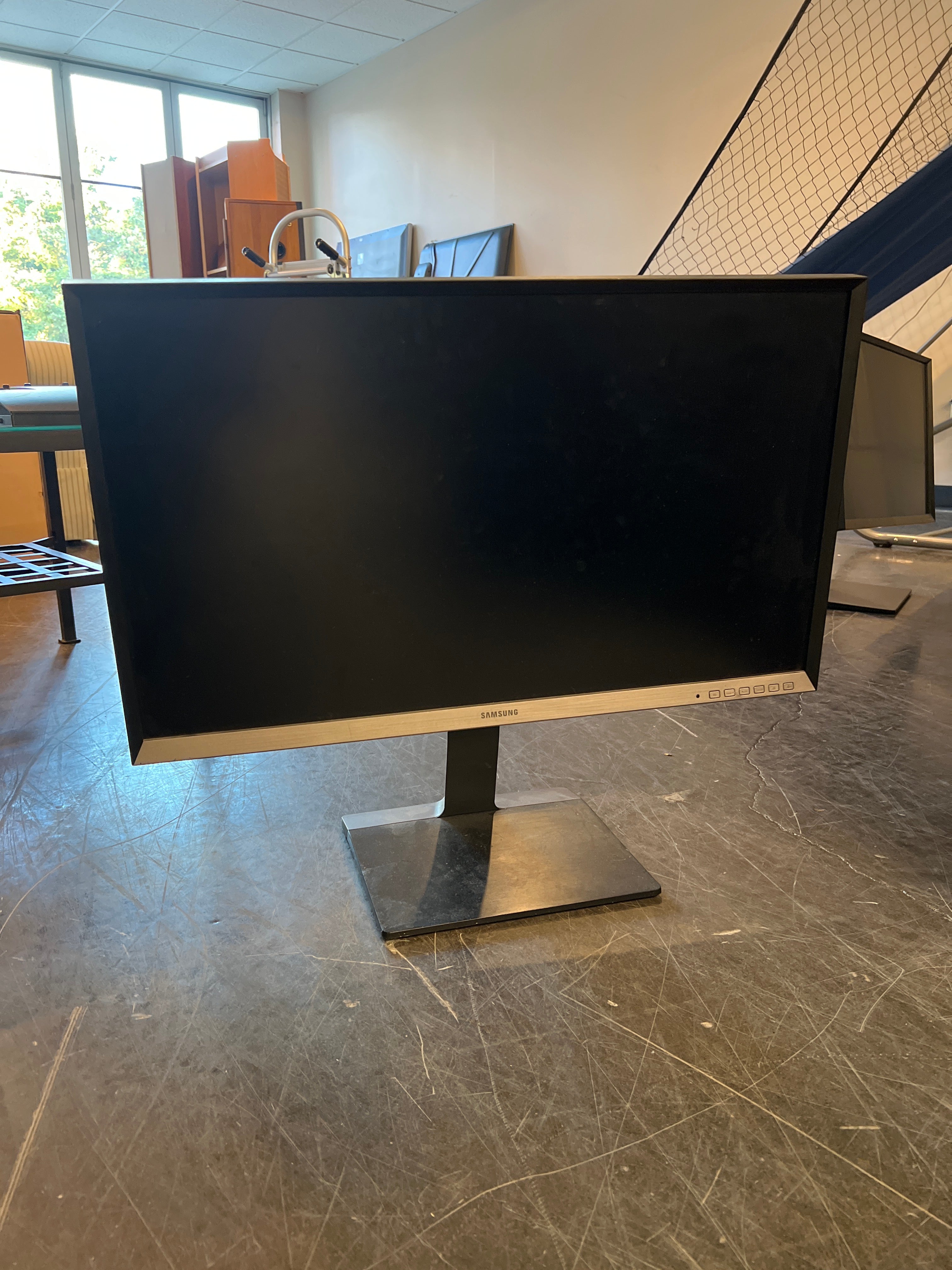 SAMSUNG S32D850T 32” Flat-Panel Display Monitor