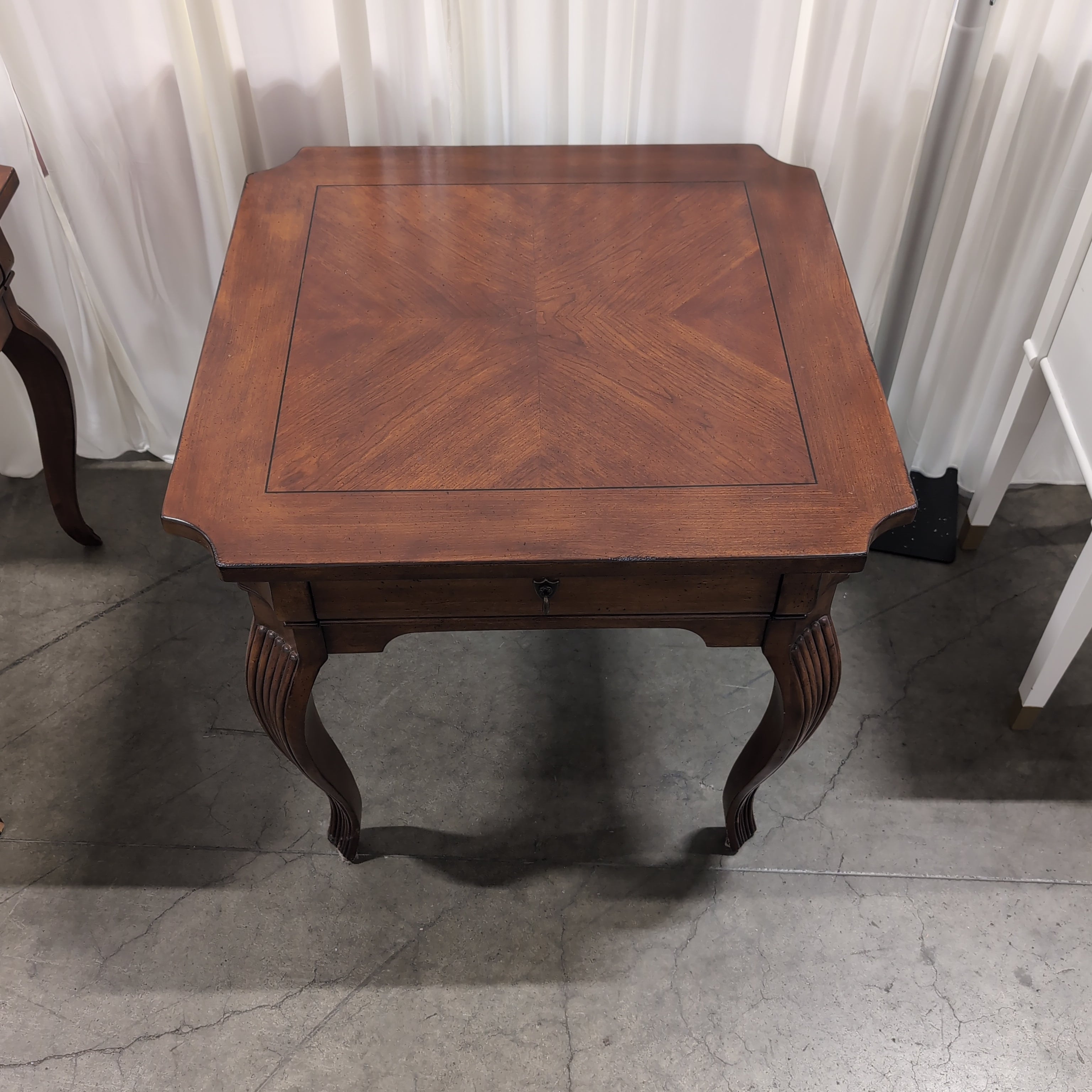 Dark Wood Traditional Style End Table with Drawer