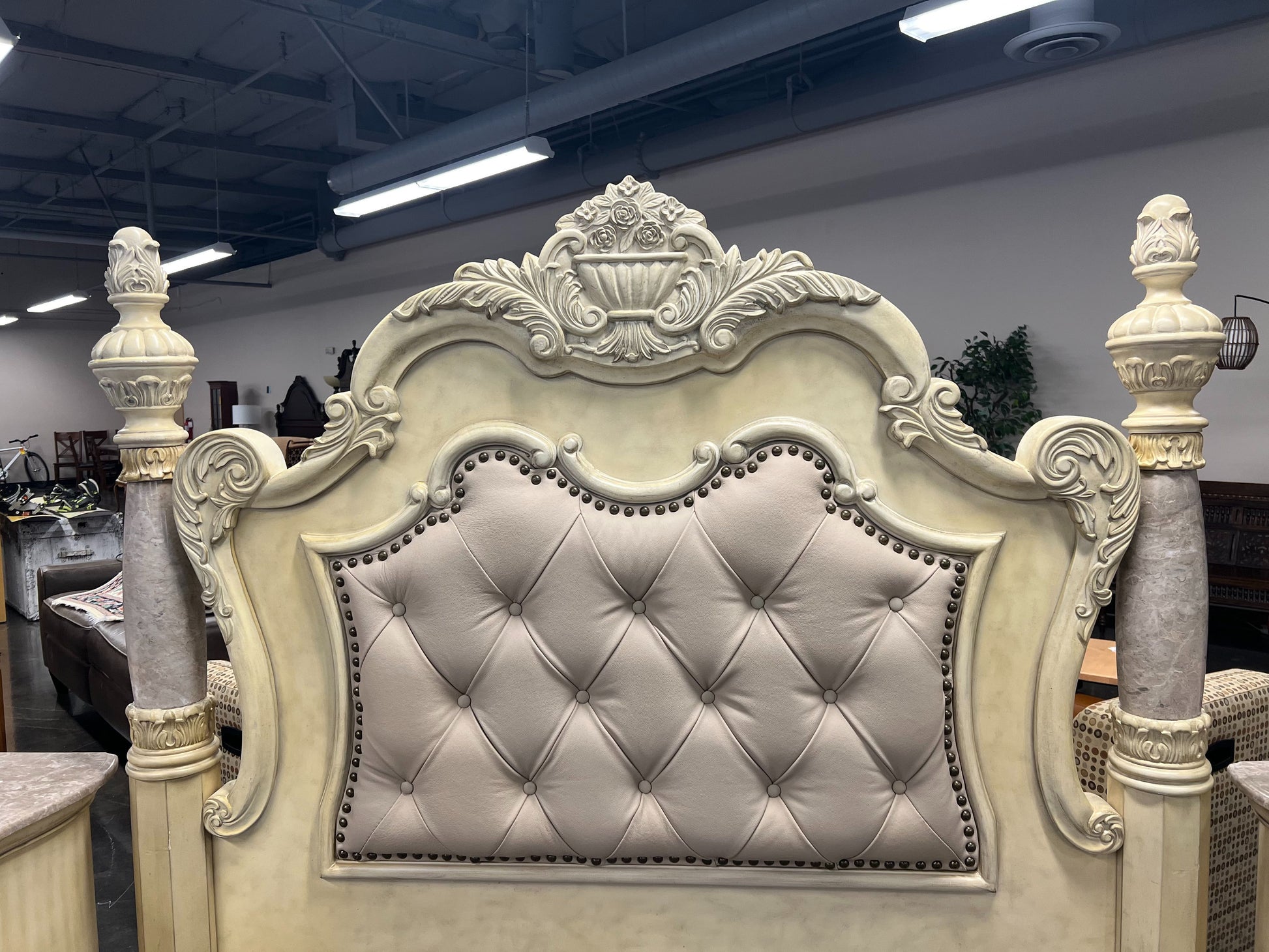 Used Furniture Set - Stylish and Functional Home Décor