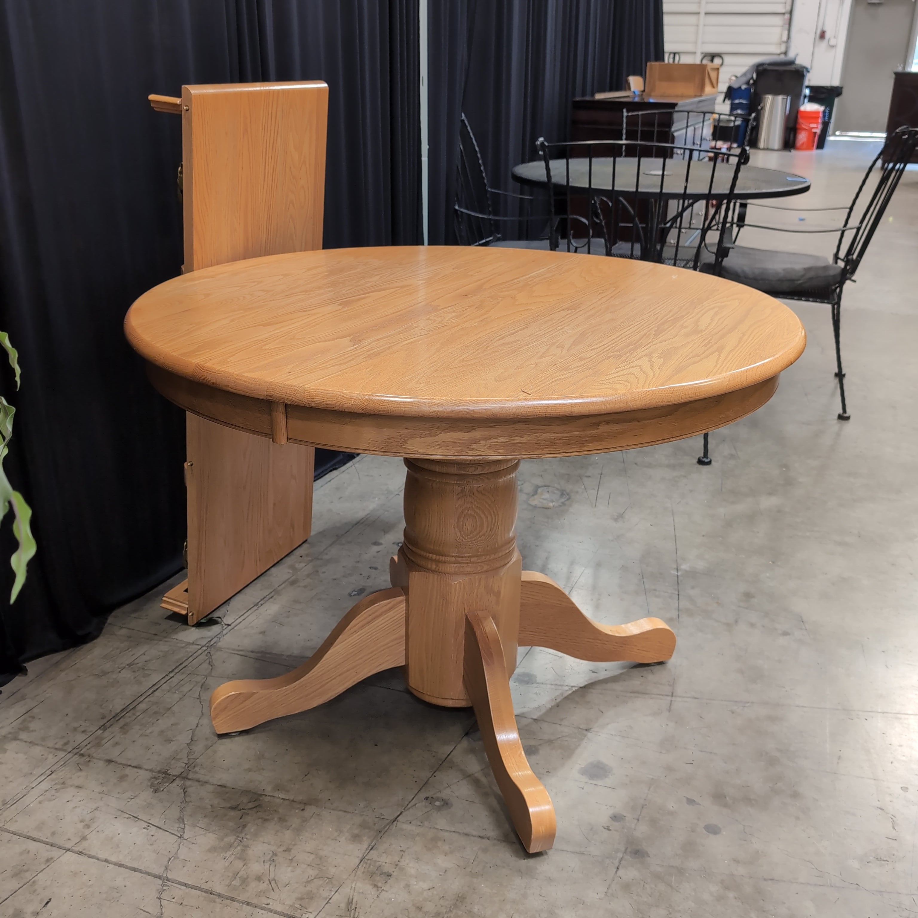 Light Oak Round Pedestal Dining Table