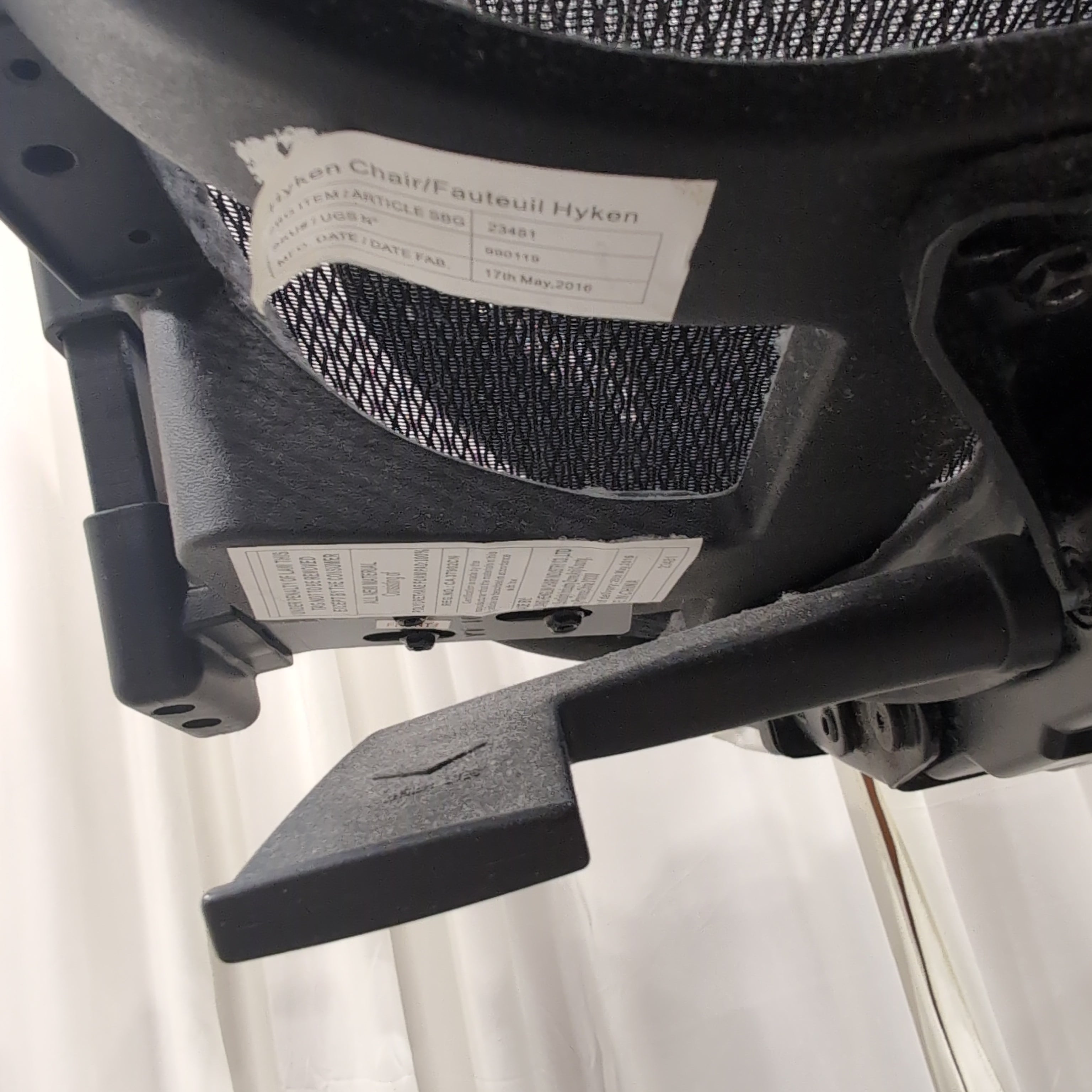 Black Mesh Ergonomic Office Chair with Headrest