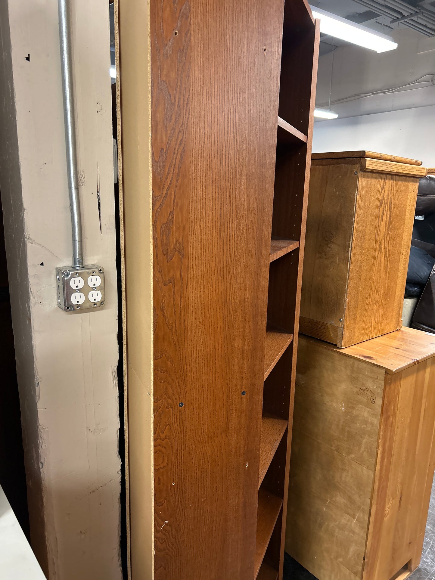 Corner hutch
