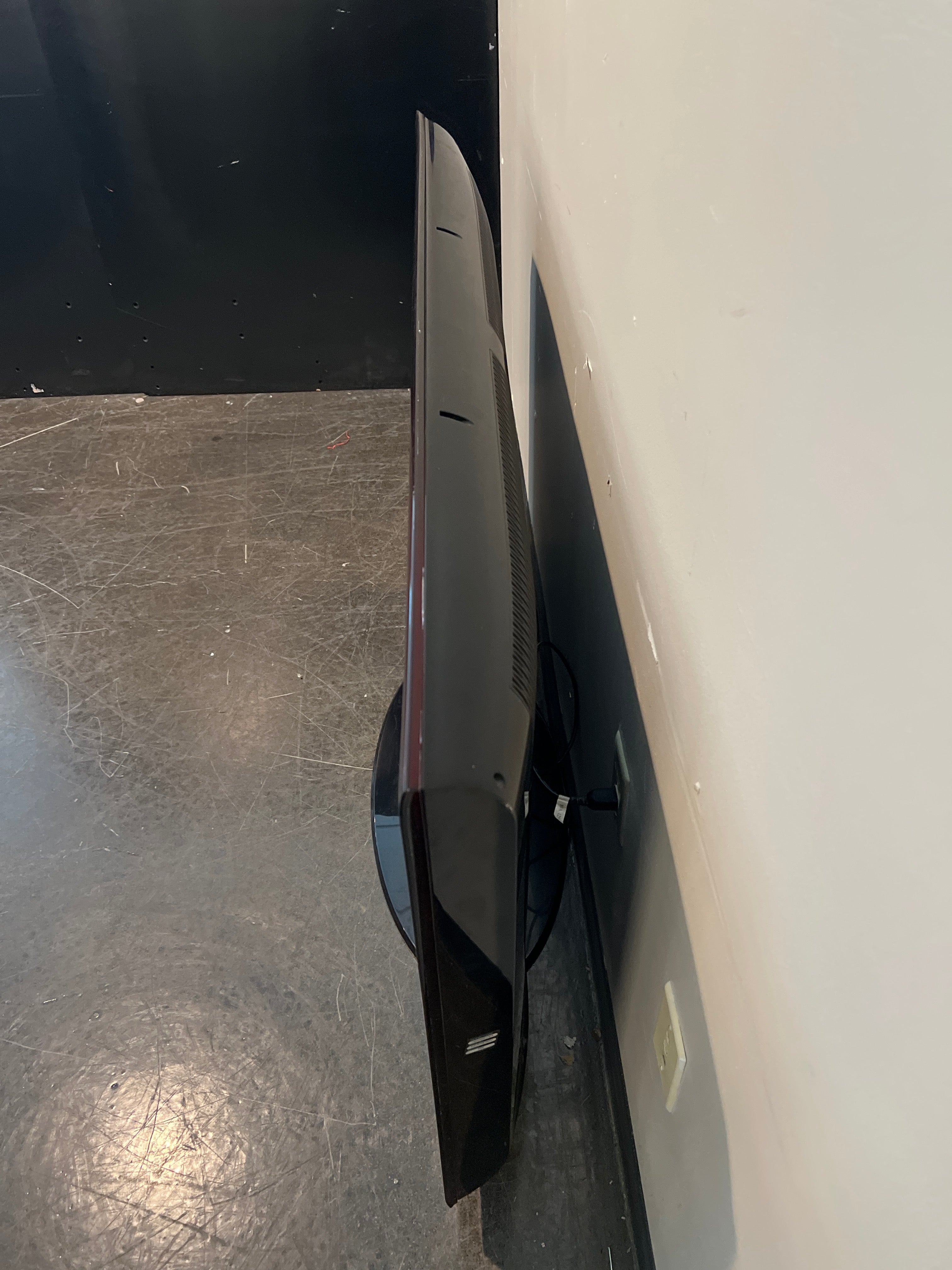 Samsung 52” LCD TV – Model LN52A550