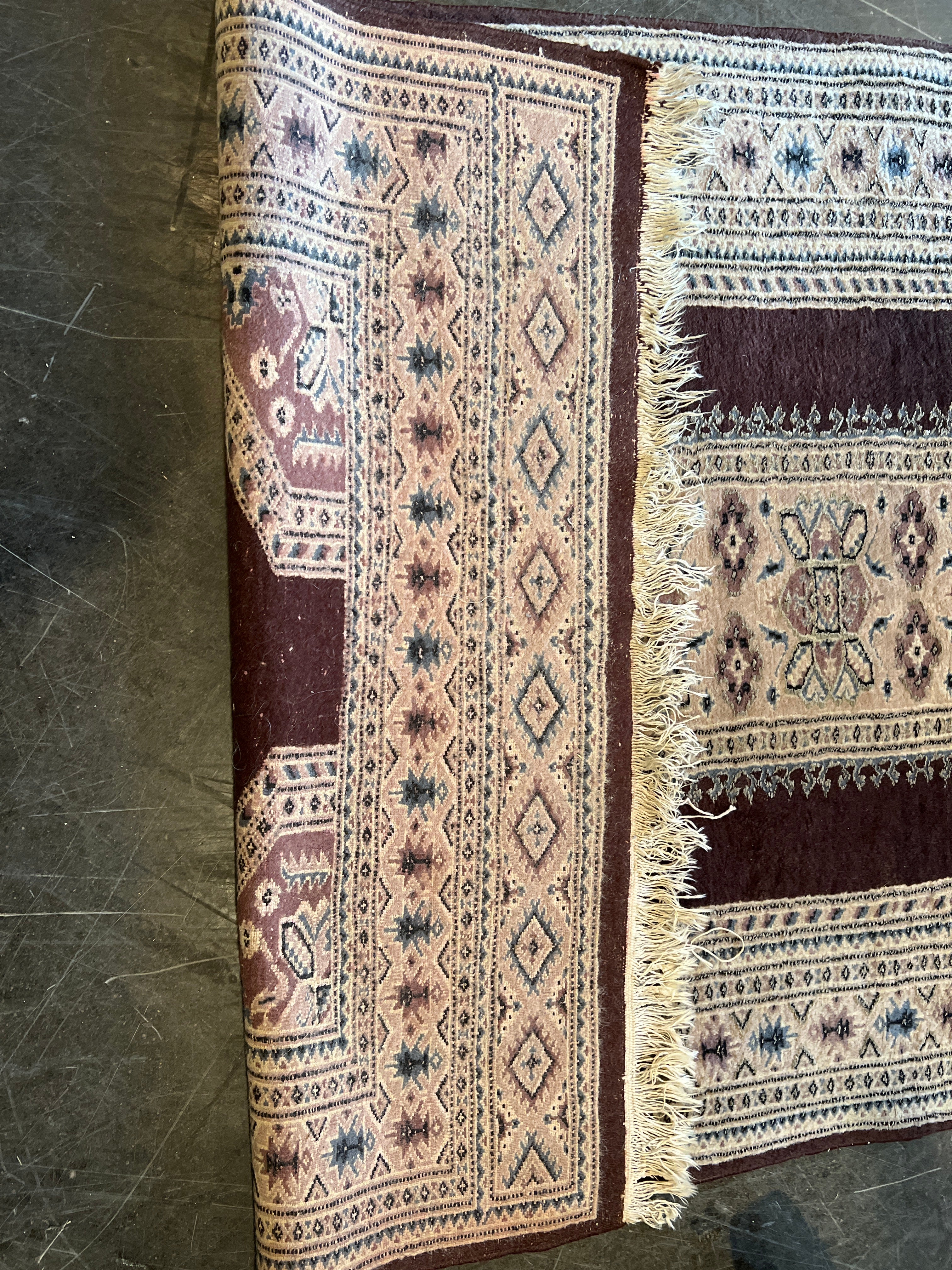 Ornate Traditional Patterned Area Rug (3' x 5')