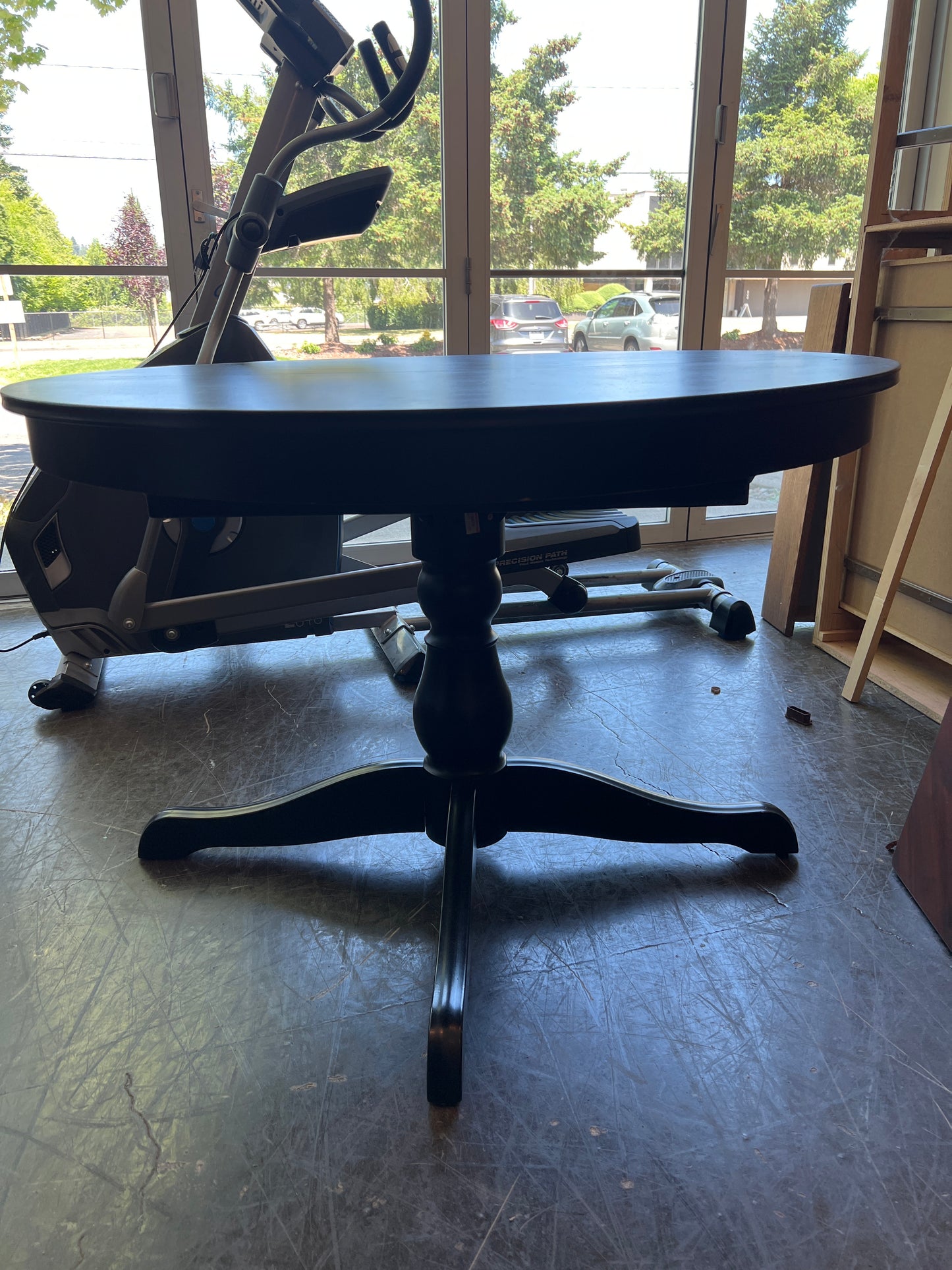 Black Round Pedestal Dining Table