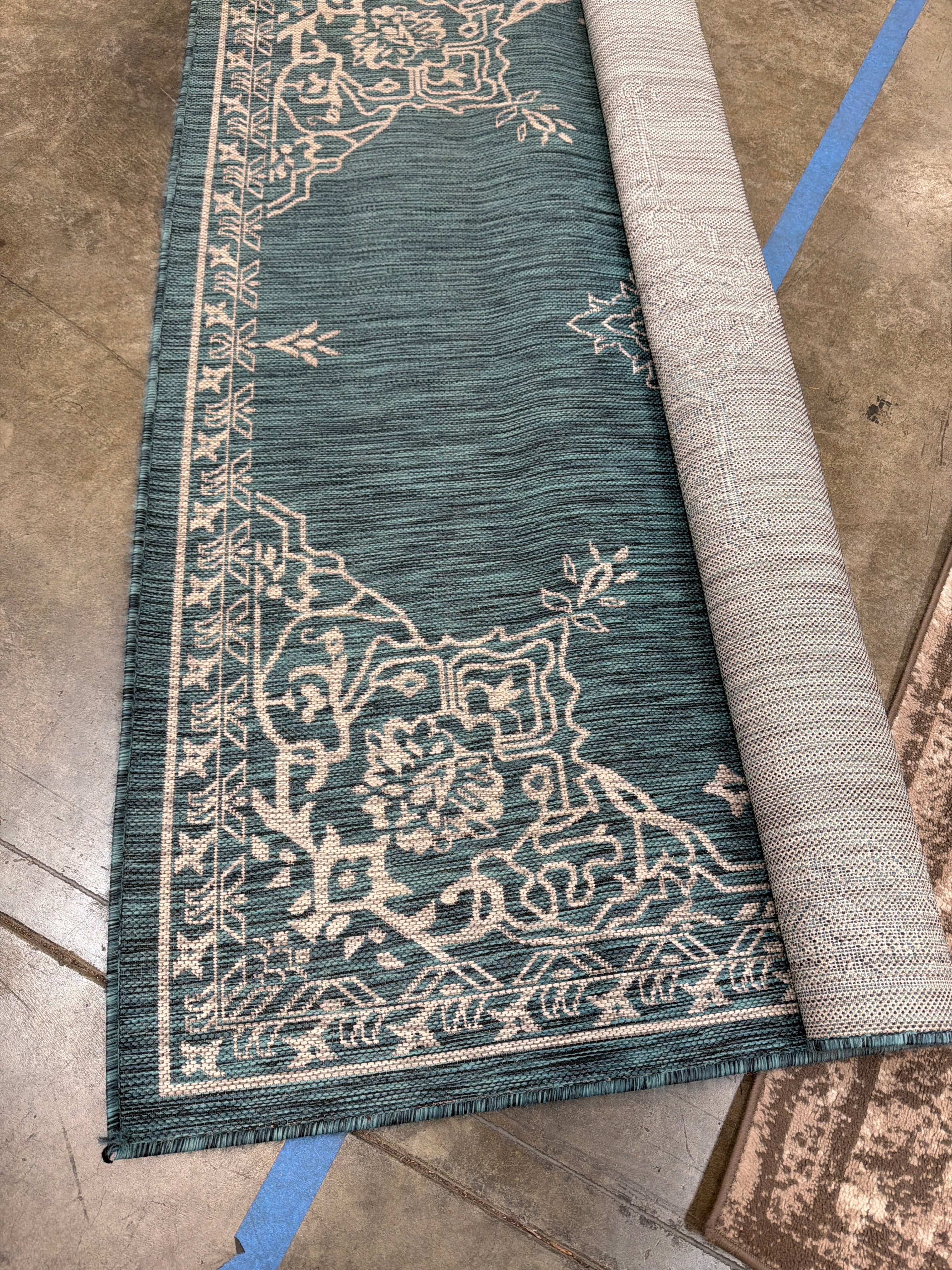 Unique Loom Teal Medallion Pattern Indoor / Outdoor 6 x 9 Area Rug