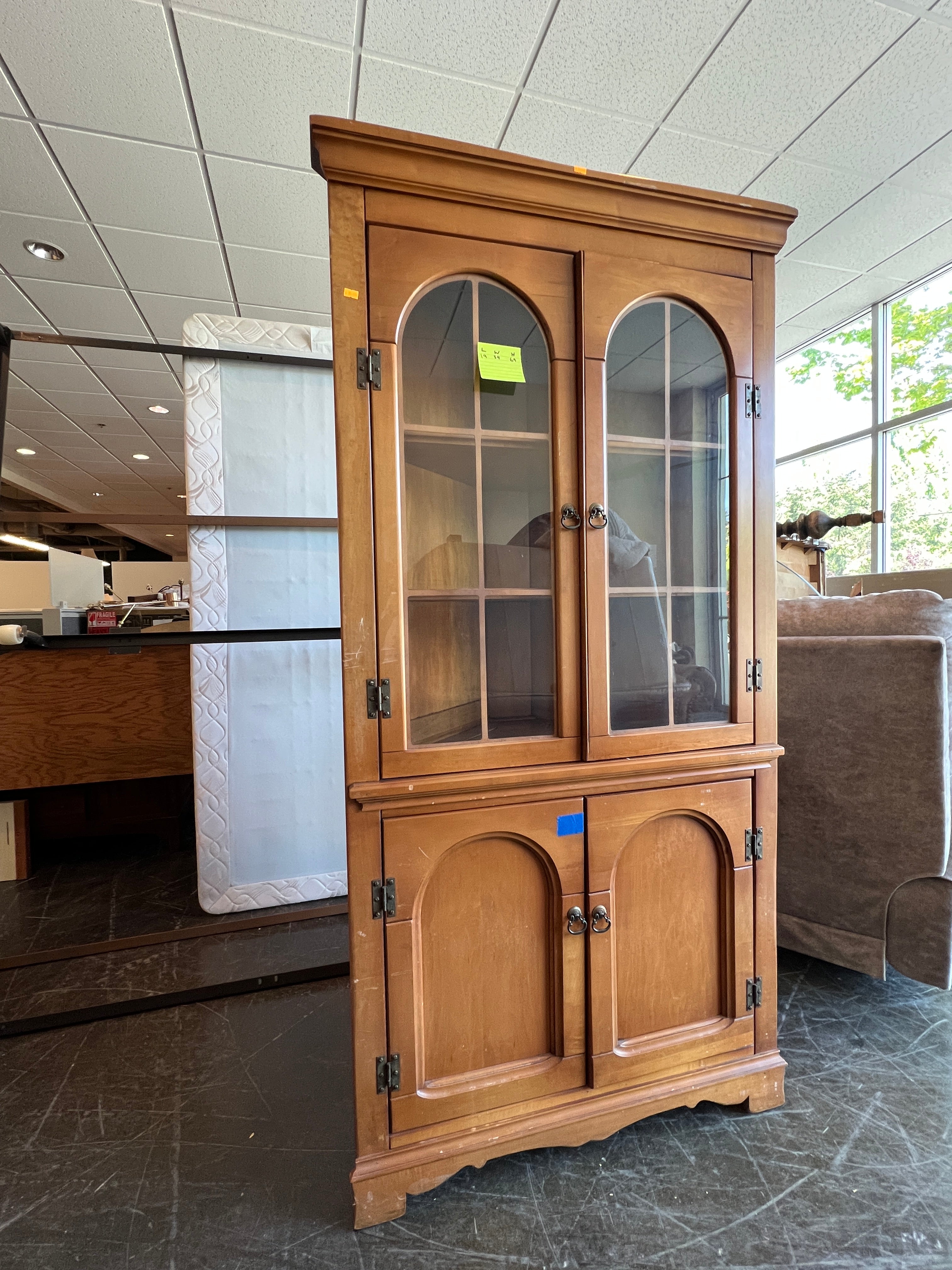 Maple Corner Display Hutch