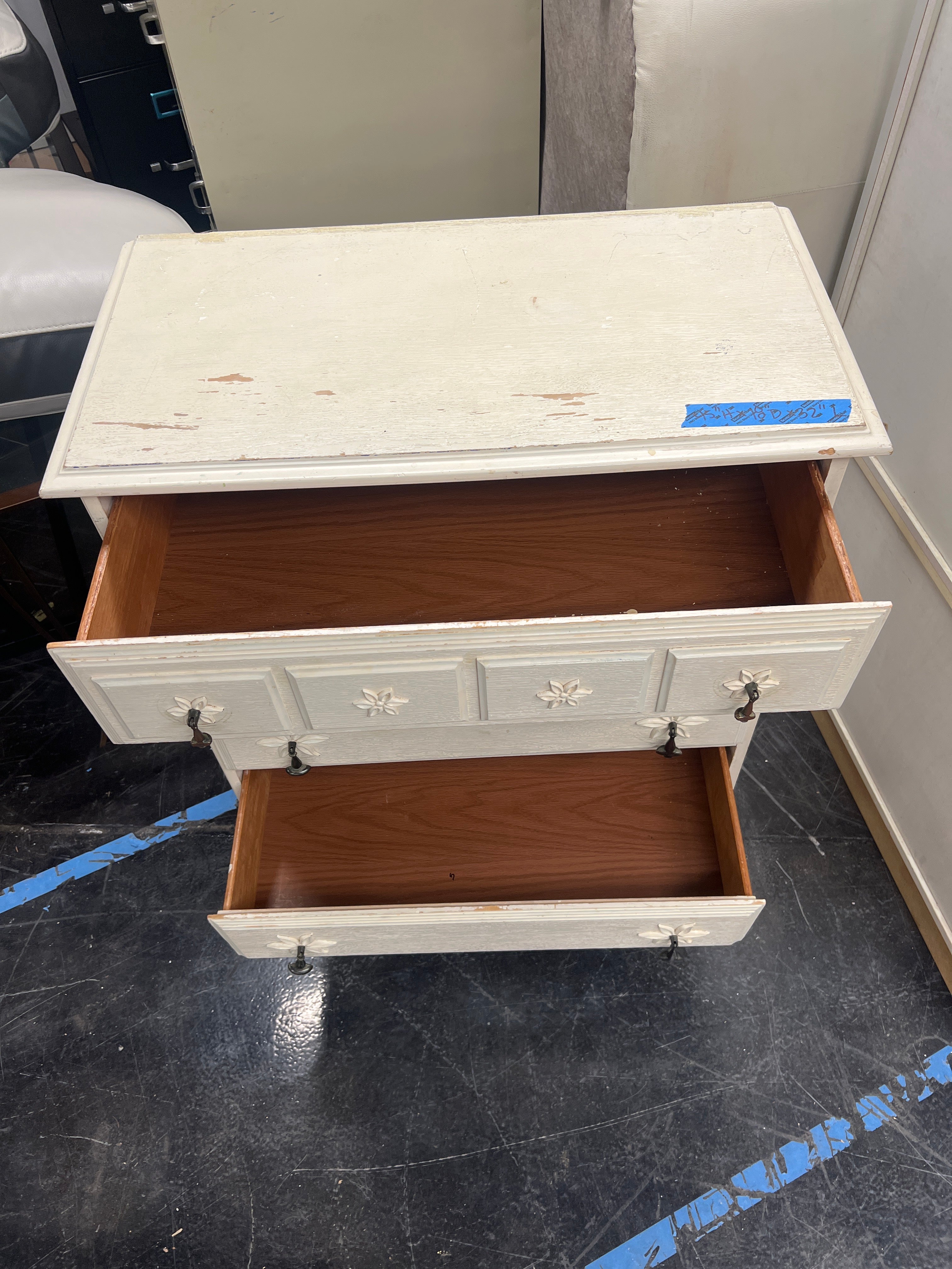 Charming Off-White Wooden Five-Drawer Dresser