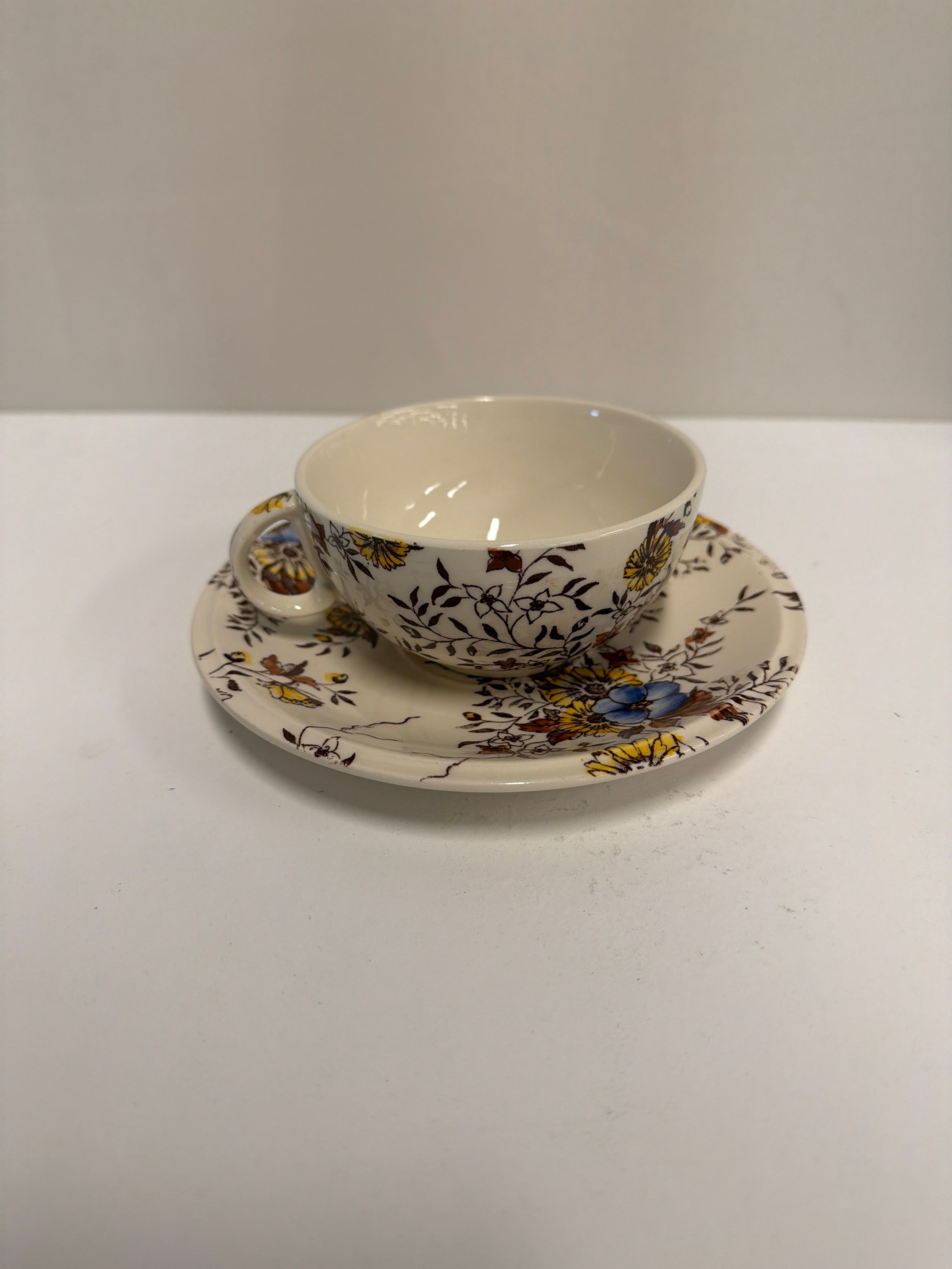 Vernon Kilns Santa Barbara Floral Pattern Porcelain Teacup Set