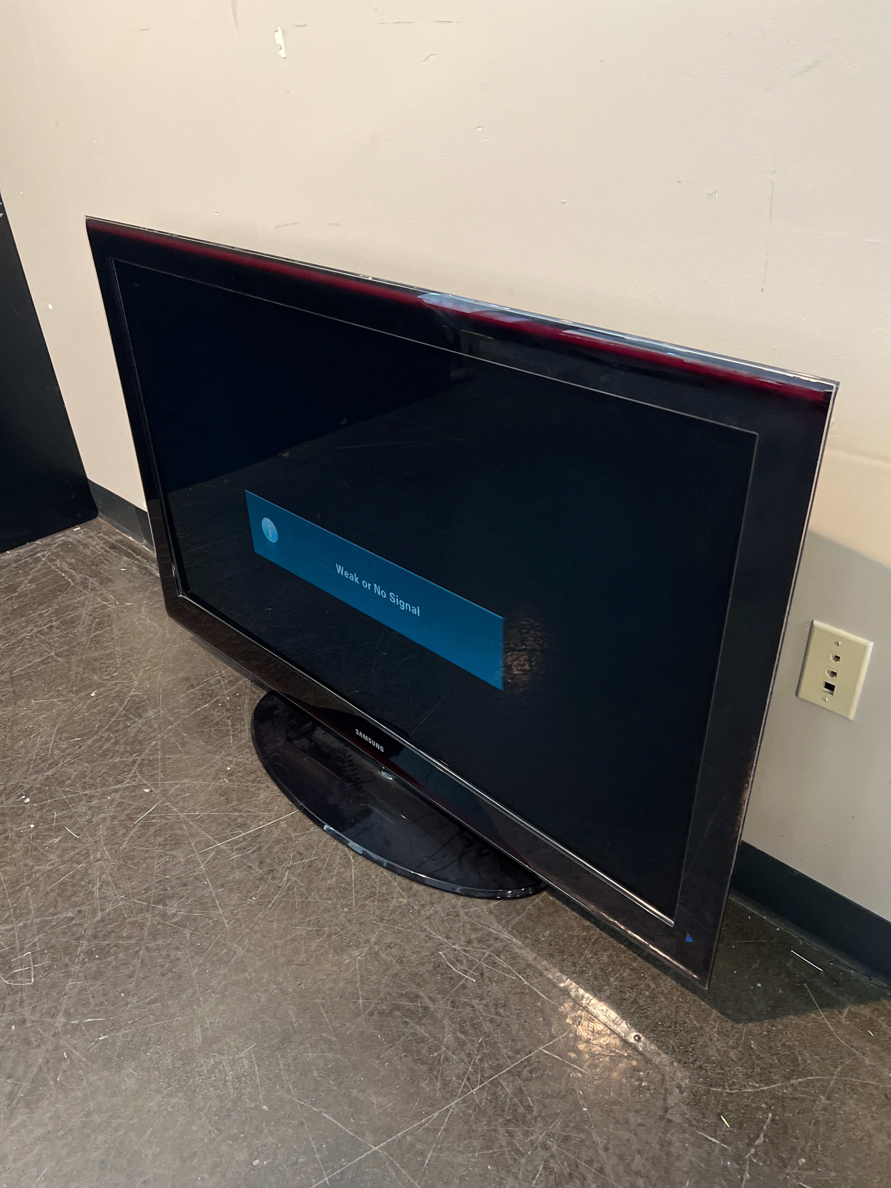 Samsung 52” LCD TV – Model LN52A550