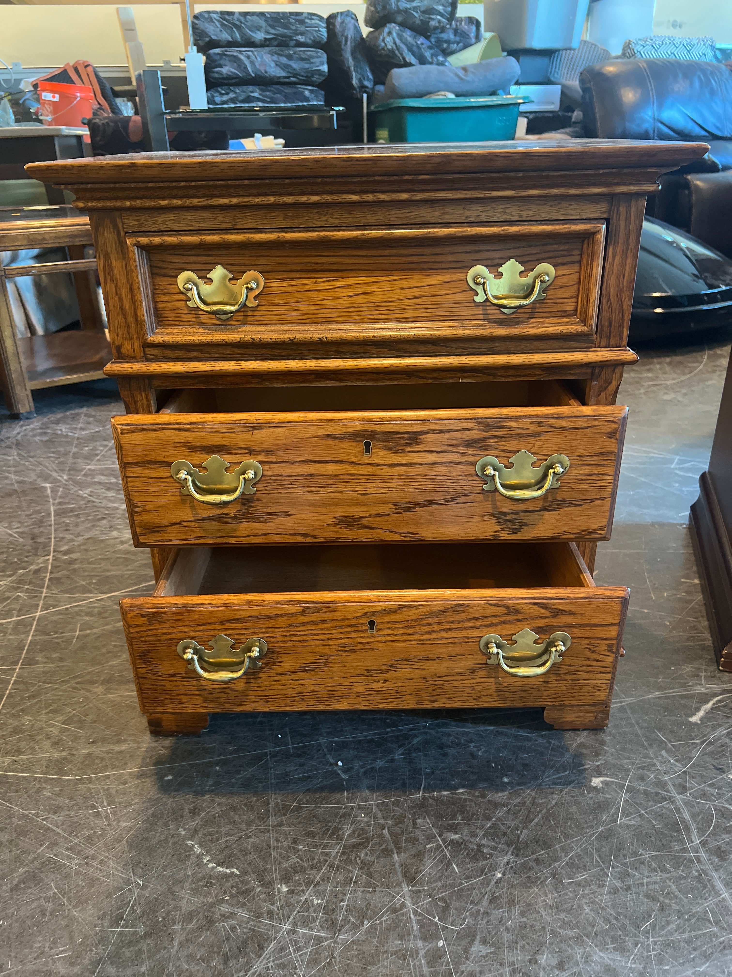 Classic Oak 3-Drawer Nightstand