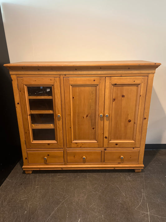 Rustic Southern Pine Wooden Buffet with Hutch