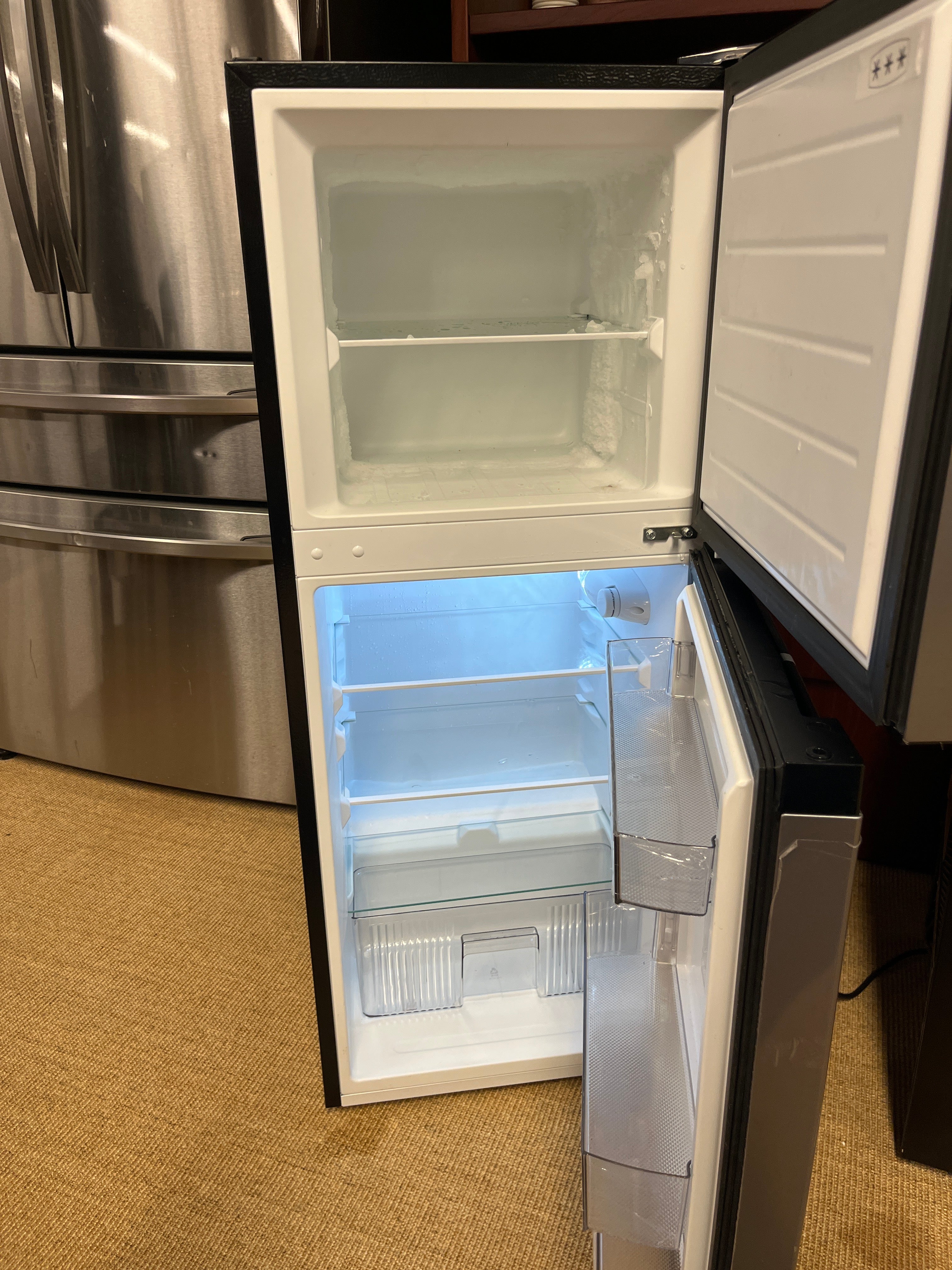 MIDEA  4.5 CUFT Mini Fridge