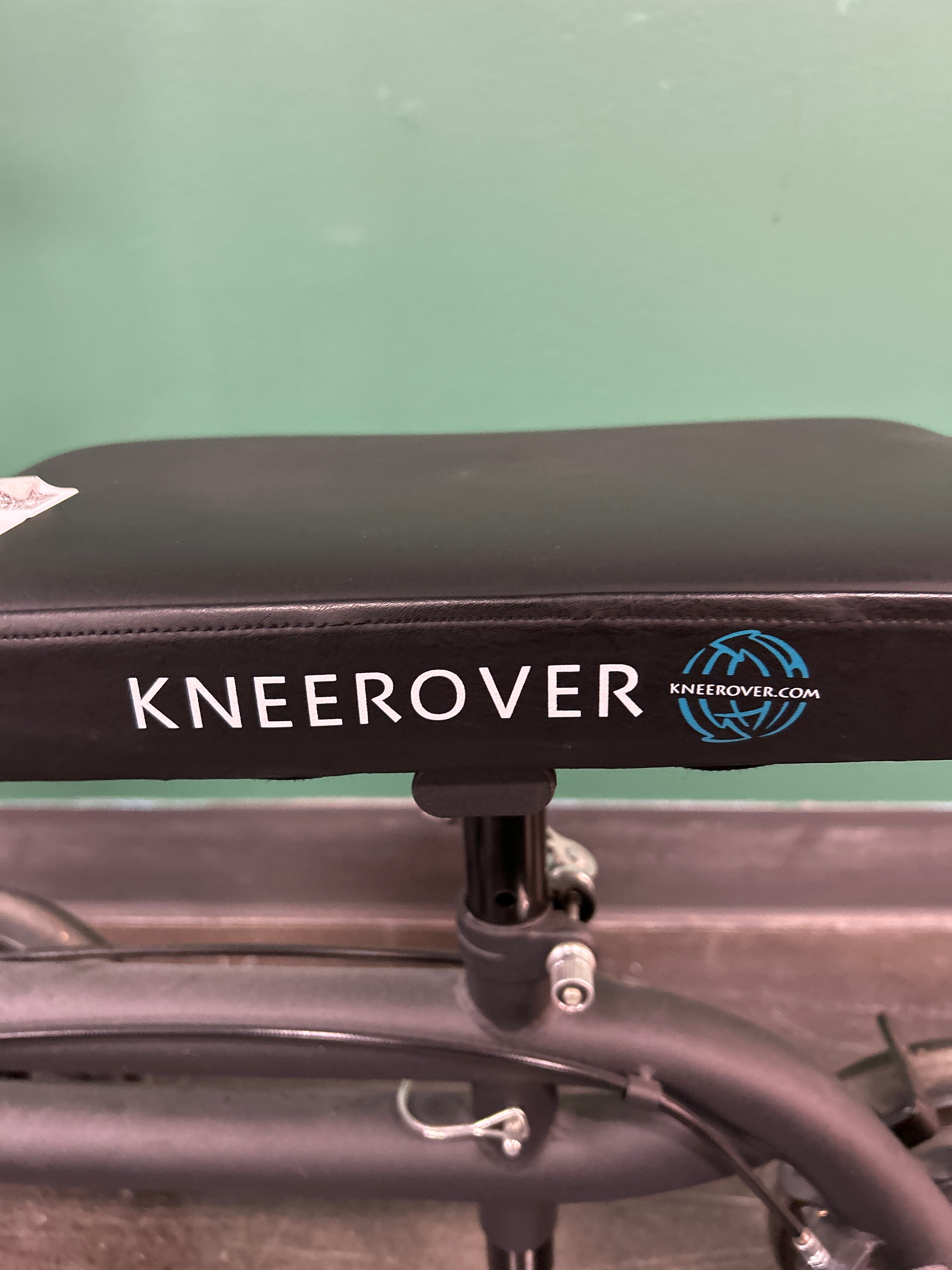 Knee Rover, Black