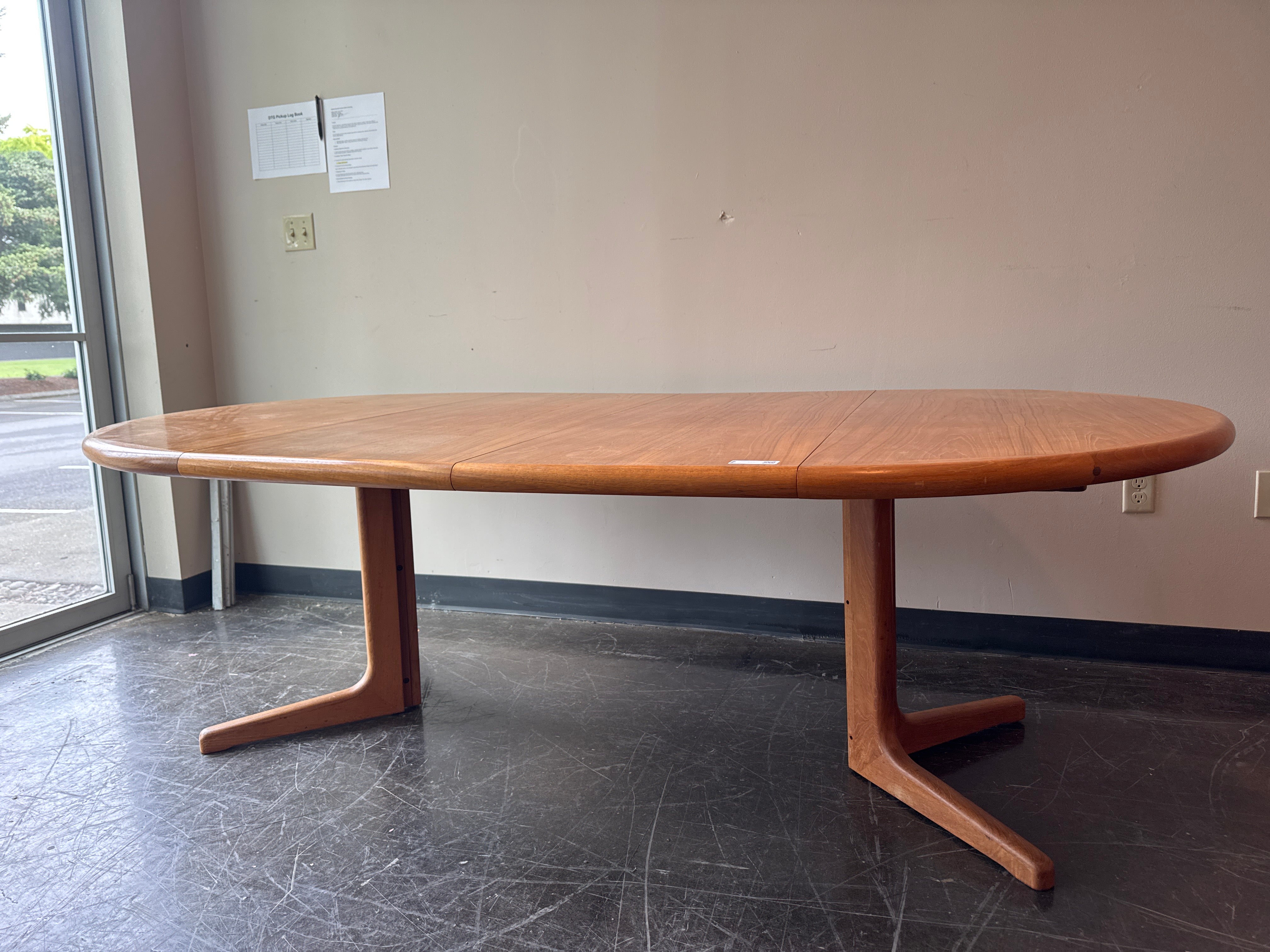 D-Scan Mid Century Teak Round Dining Table, 2 Leaves