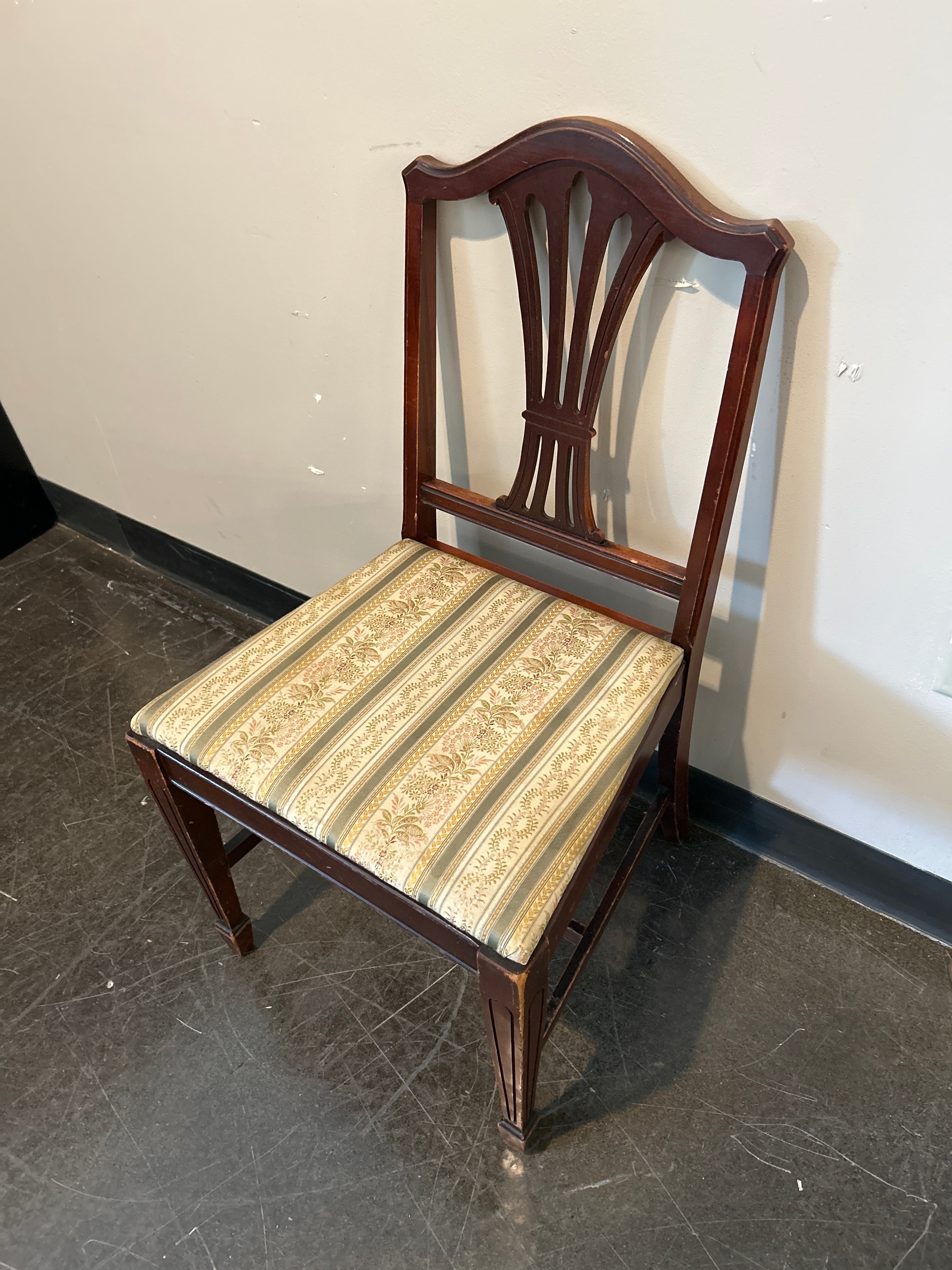 Elegant Antique-Style Wood Dining Chair