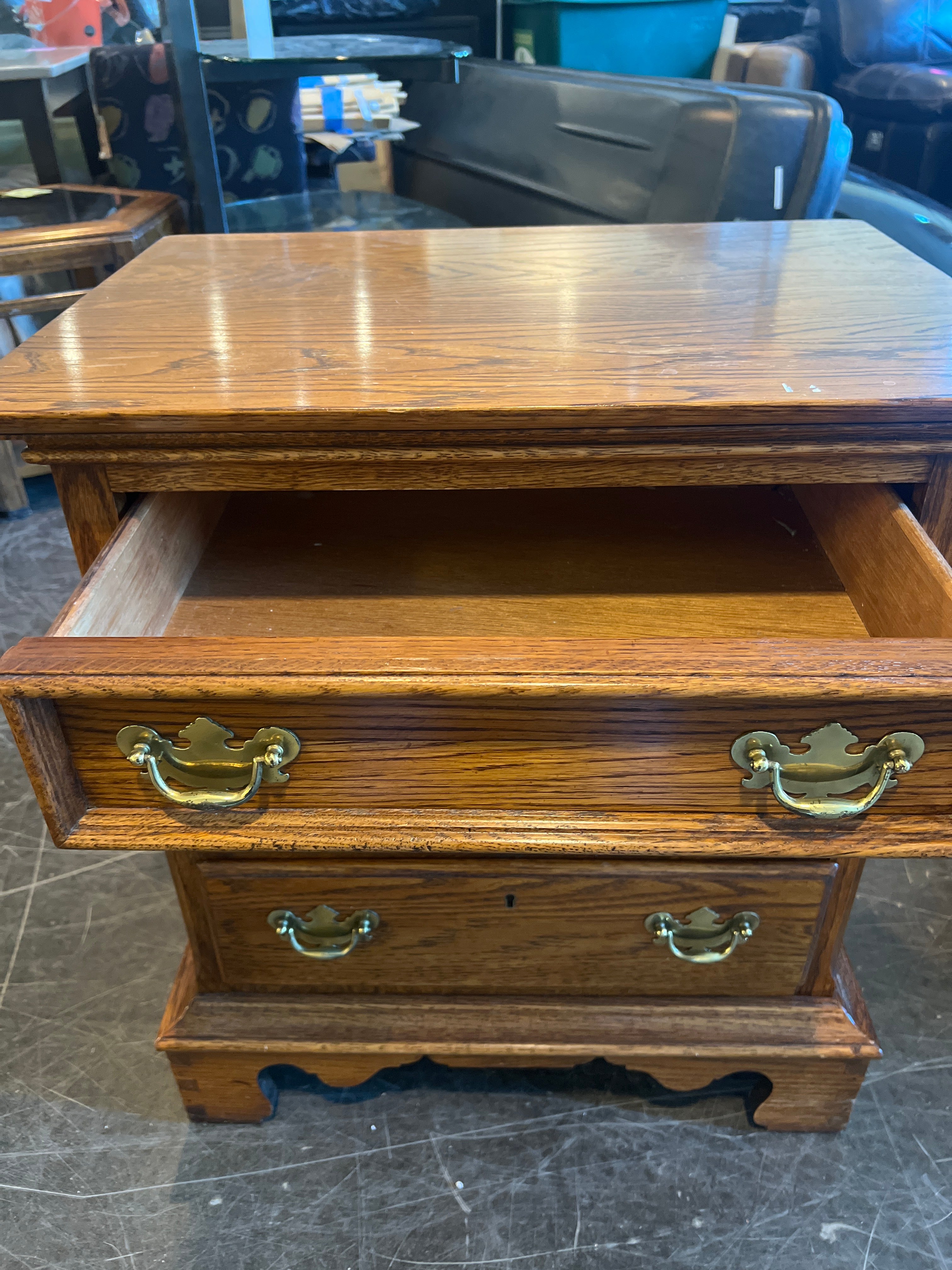 Classic Oak 3-Drawer Nightstand