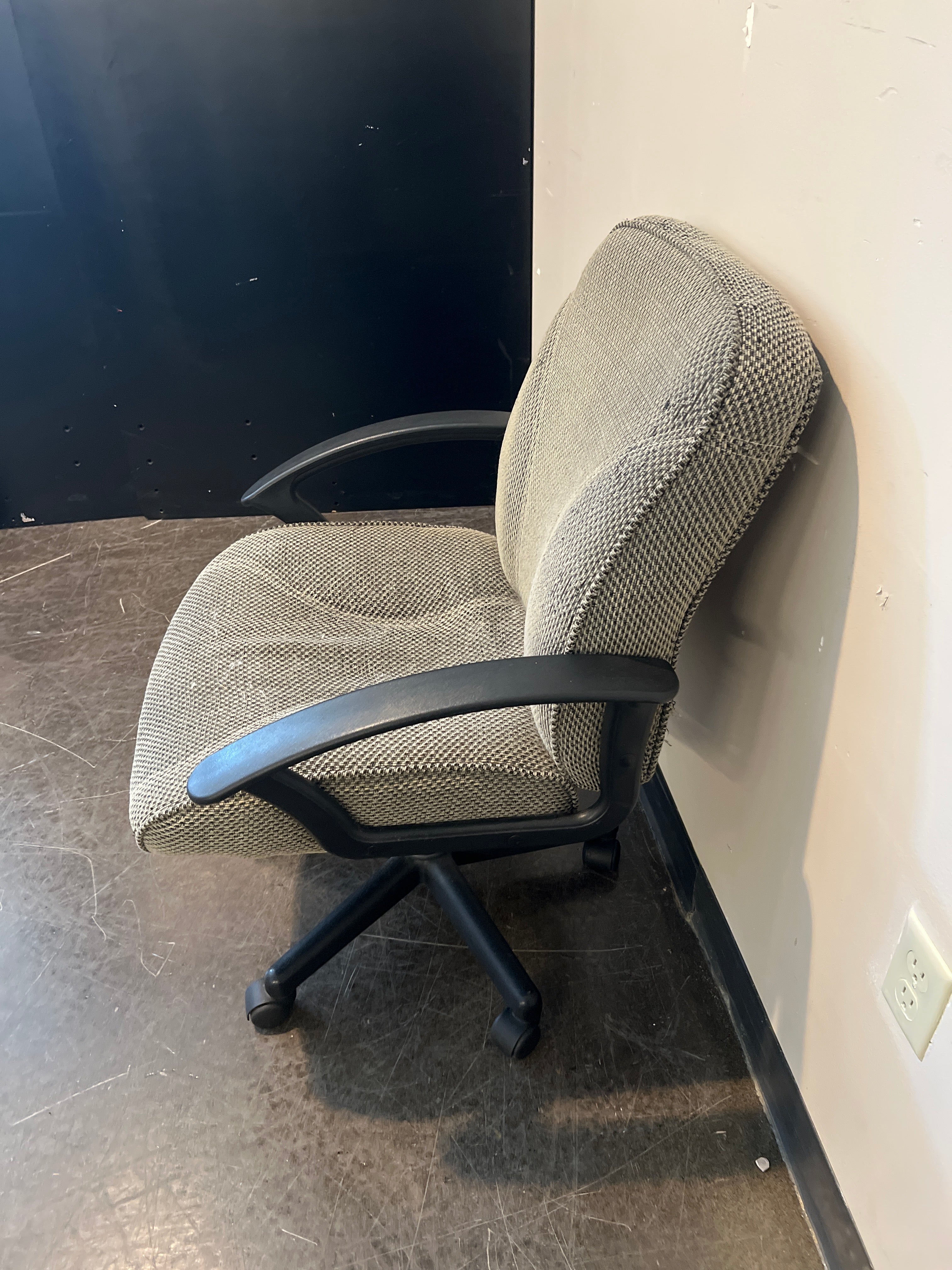 Neutral-toned Textured Office Chair
