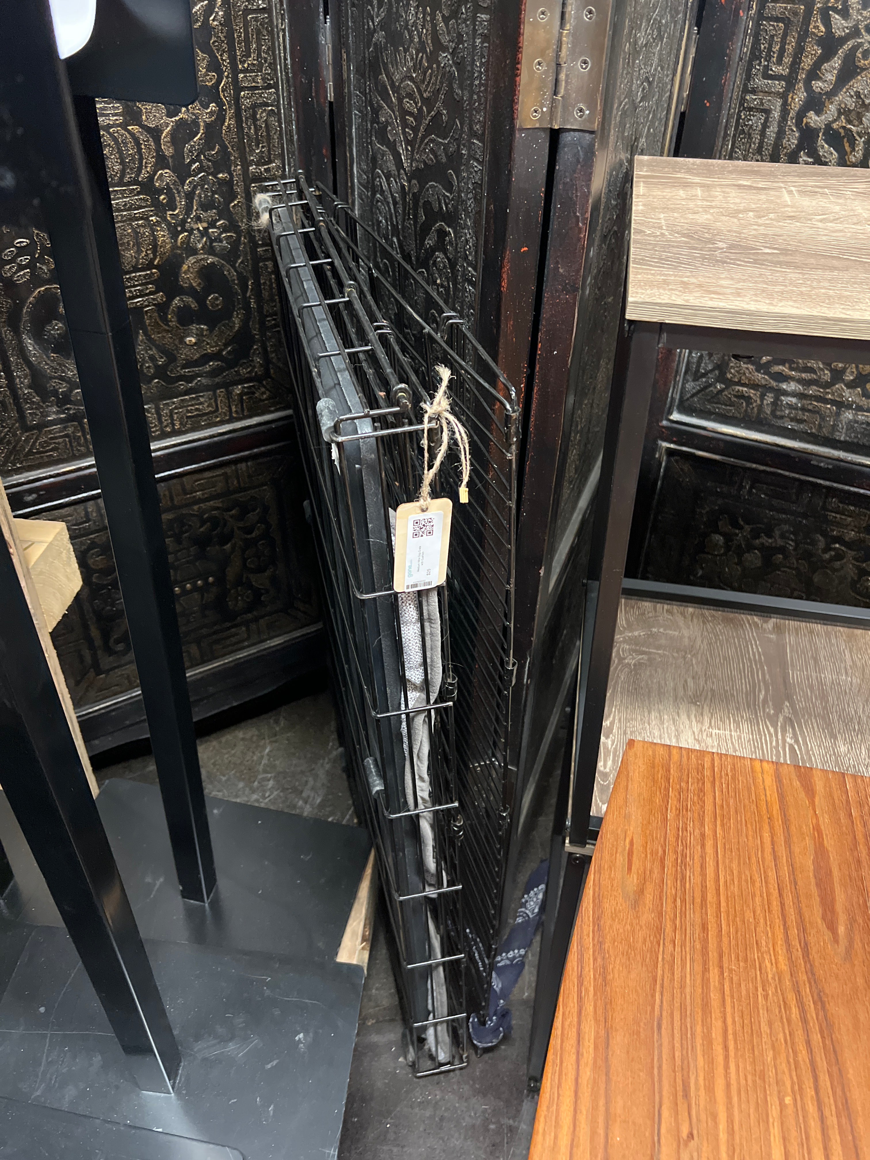 Medium Wire Dog Crate with Cushion