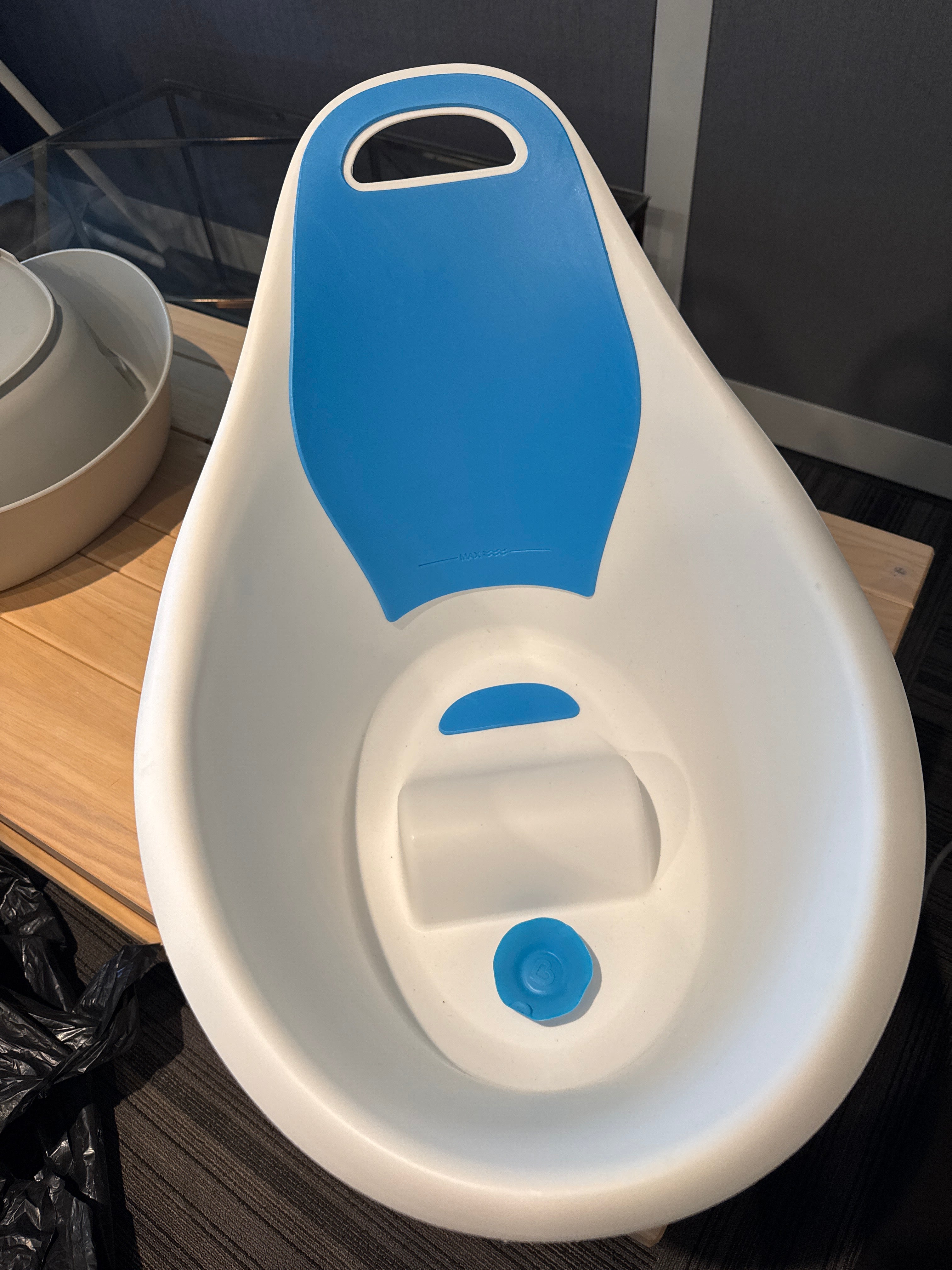 Munchkin Sit & Soak Baby Bathtub – 0-12 Months