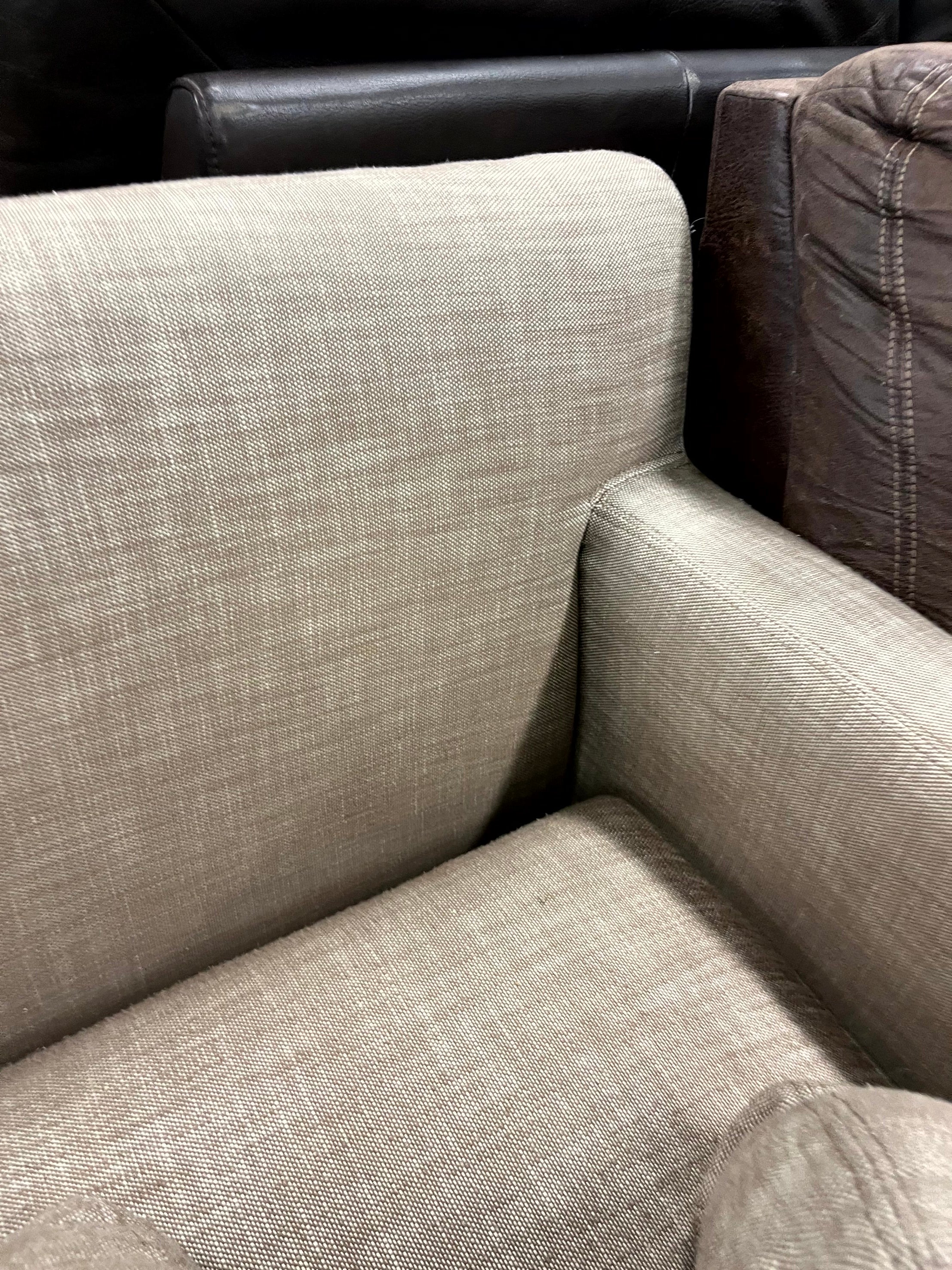 Sturdy Restoration Hardware Sofa: Neutral Linen Fabric in Good Condition