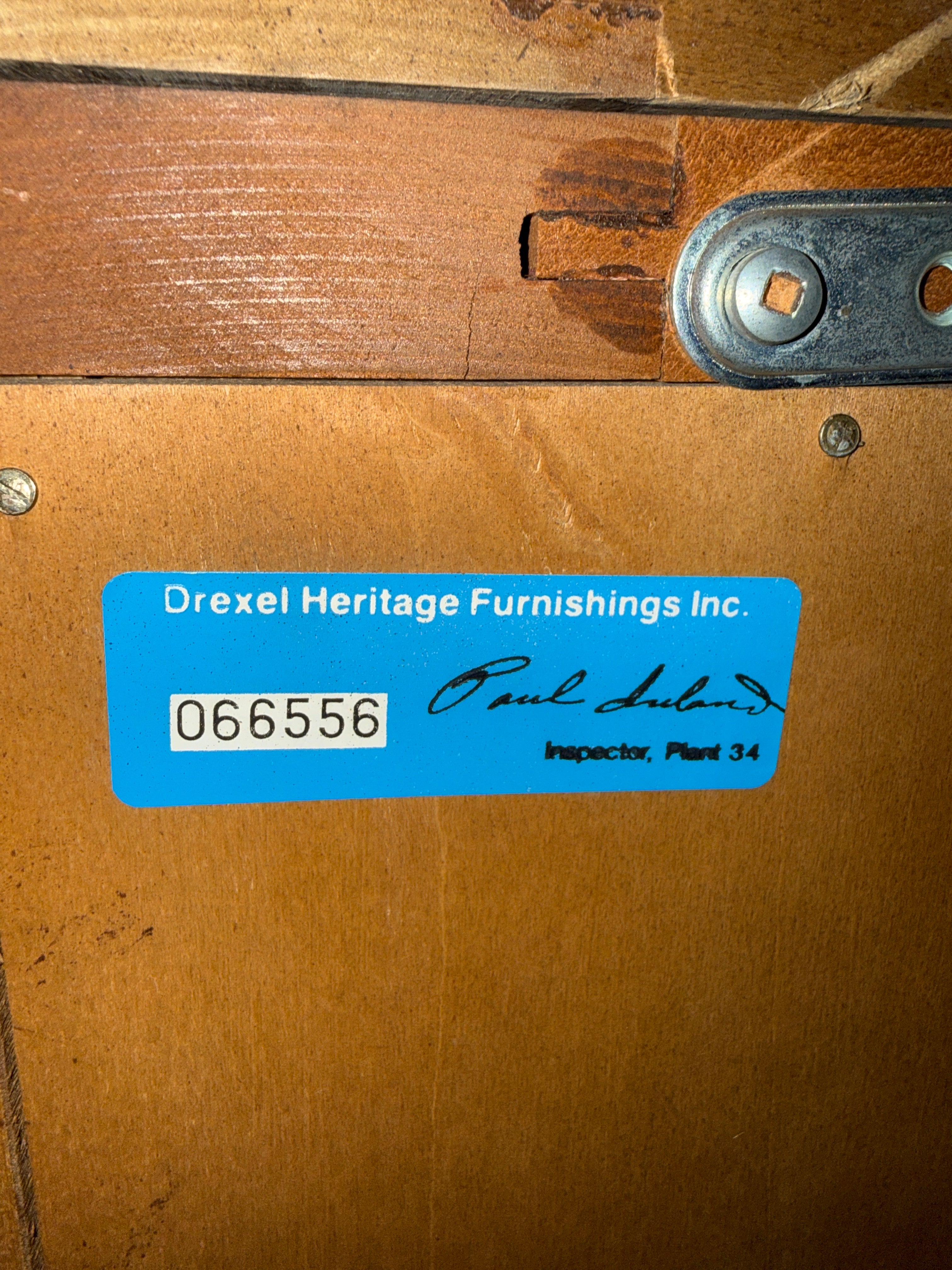 DREXEL Hardwood Curio Cabinet - Excellent Condition