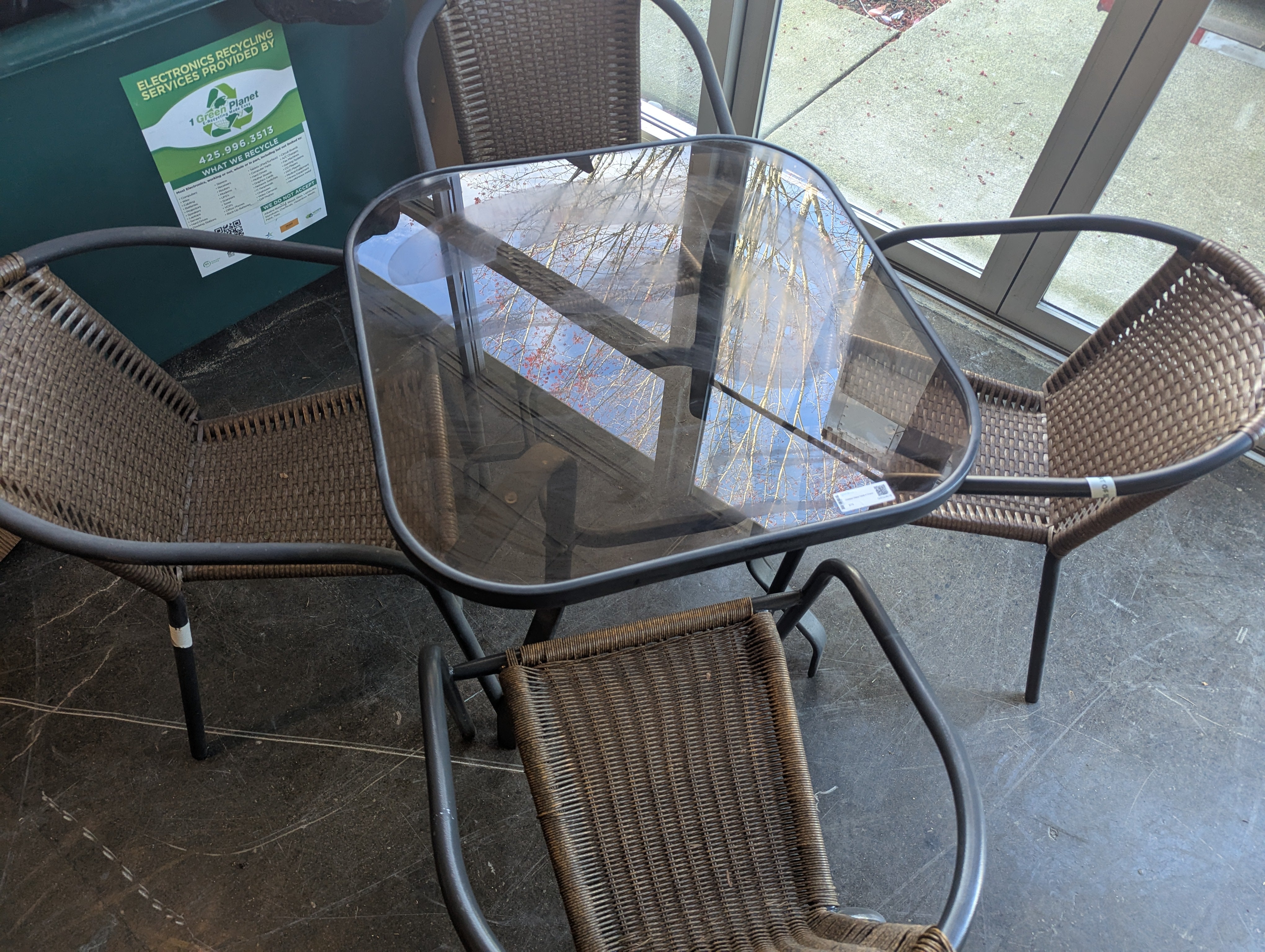 Outdoor Glass Table 4 Chairs