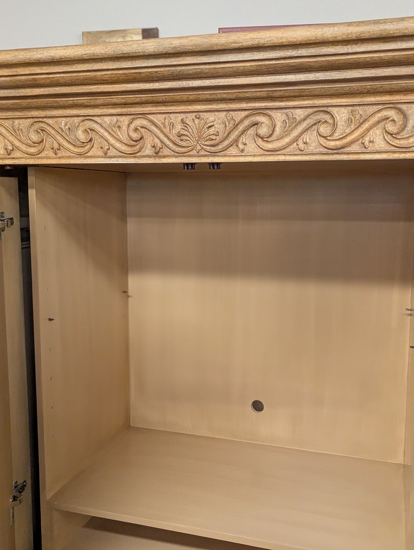 Large Distressed Tuscan Armiore