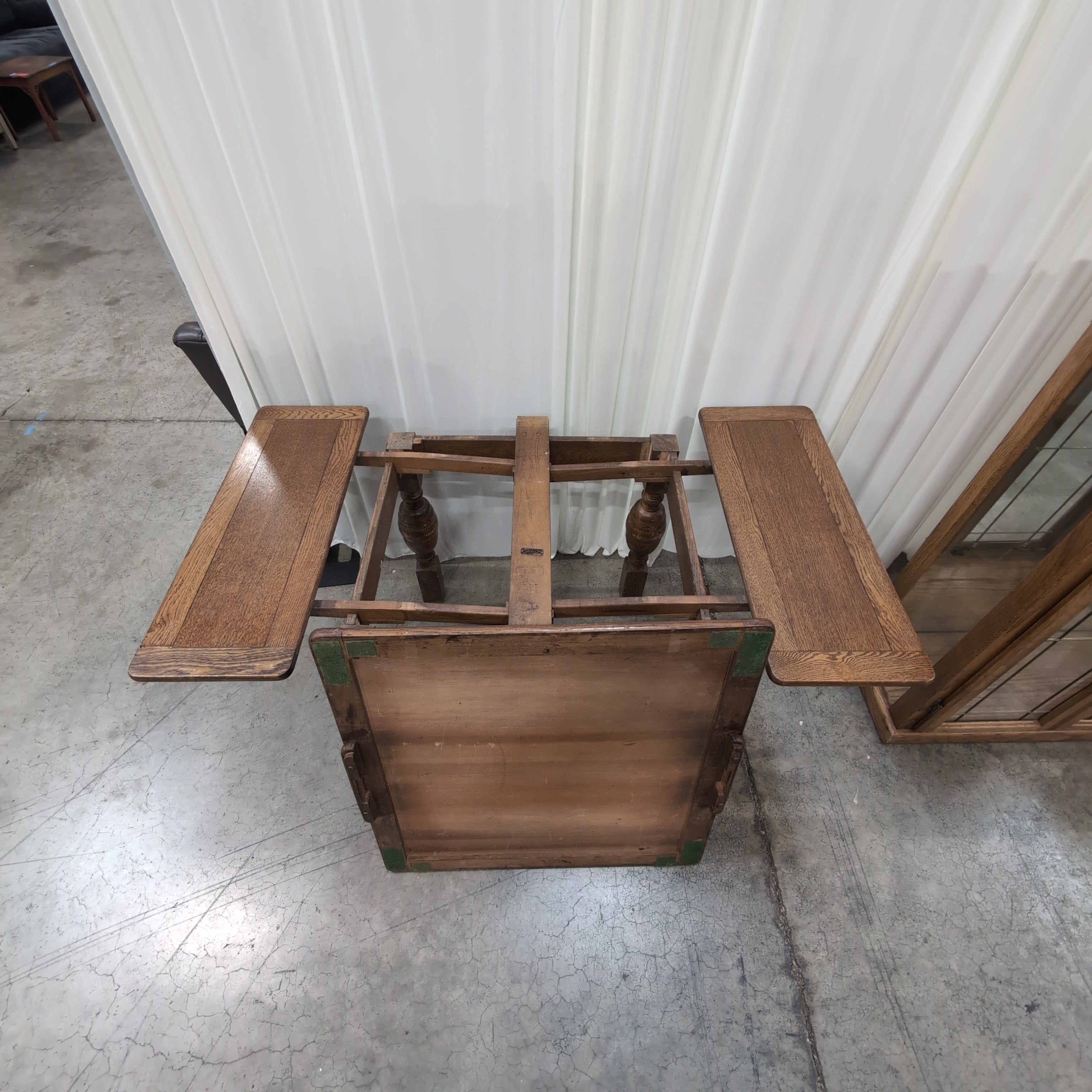 Brown Quarter Sawn Oak Drop-Leaf Dining Table with Turned Legs