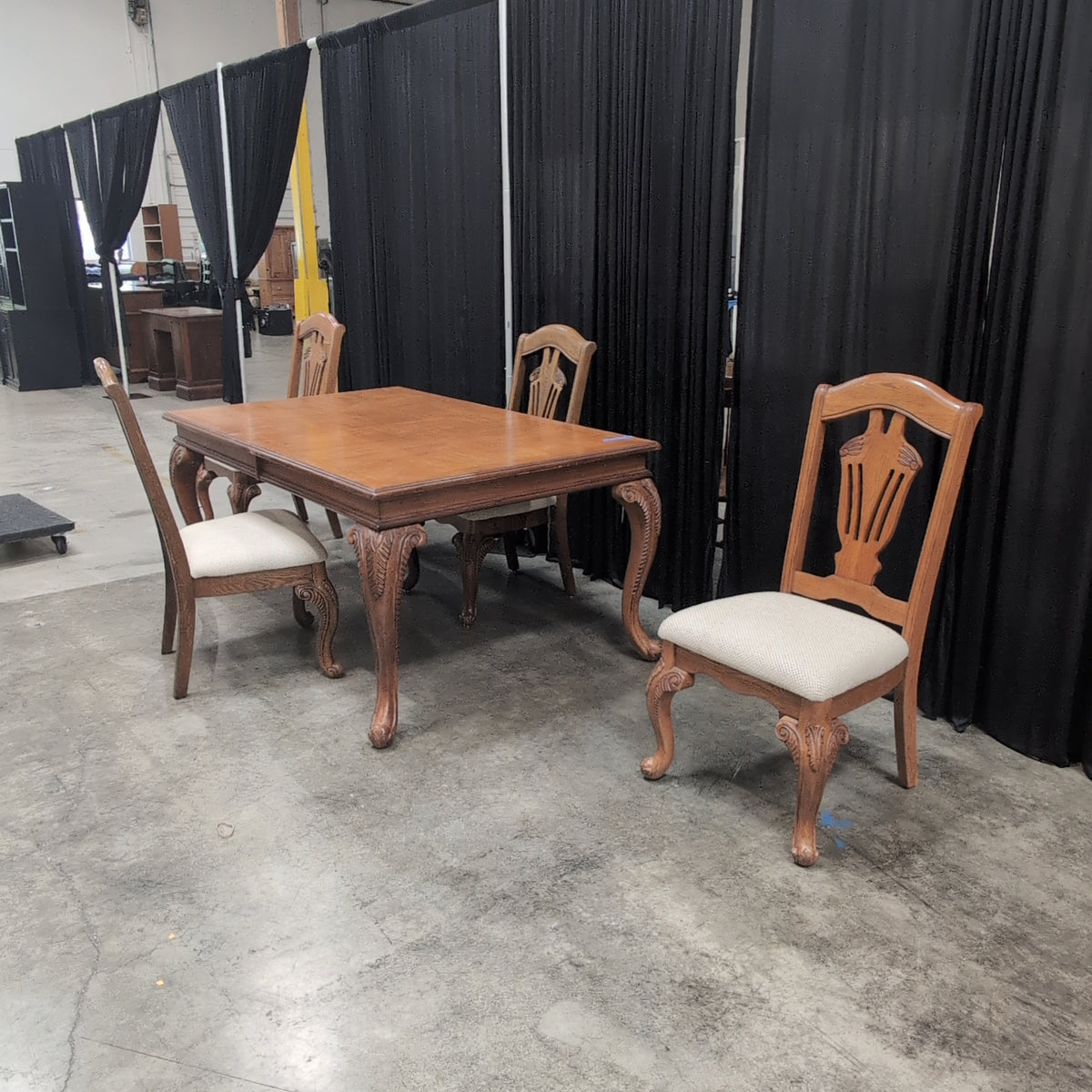 MANA Traditional Parquet Top Dining Table in Wood with Four Matching chairs