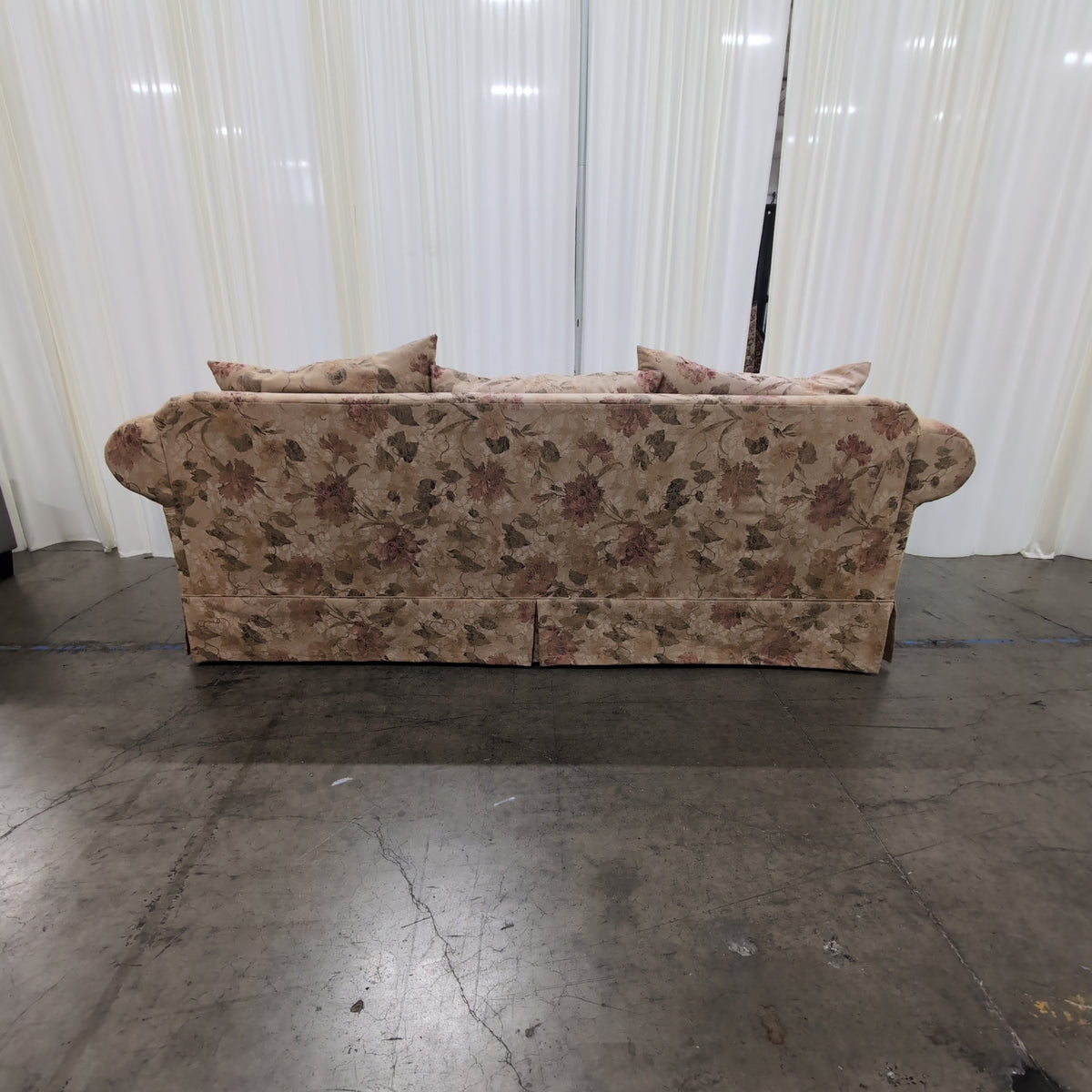 Traditional Floral Pattern Couch with Rolled Arms