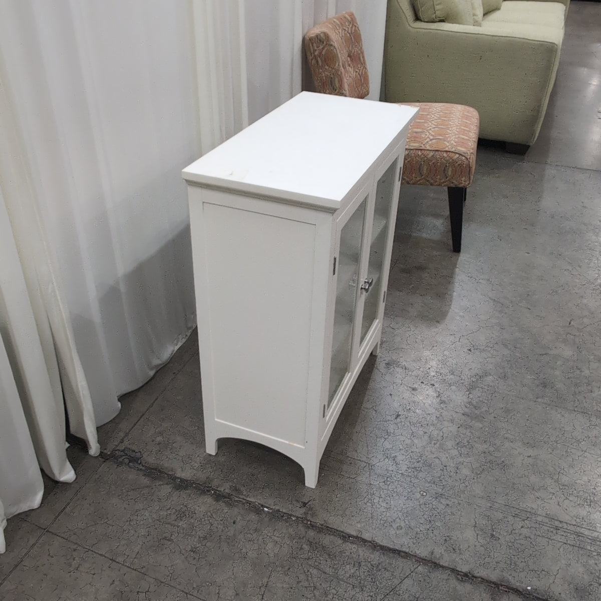 White Wood Display Cabinet with Glass Doors
