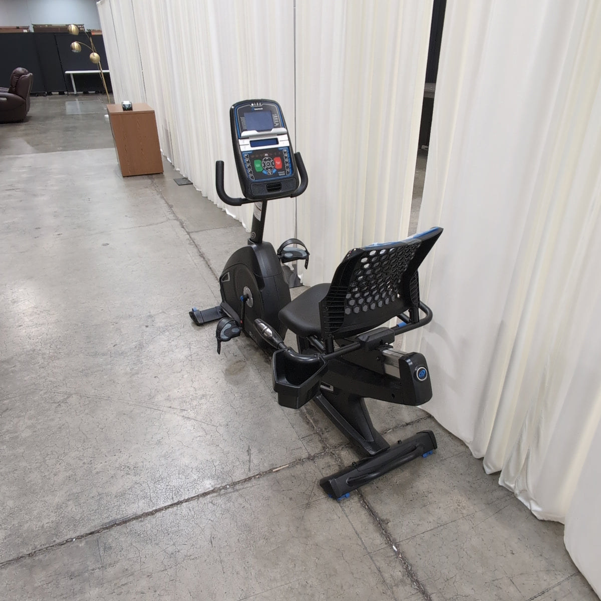 Nautilus R616 Black Recumbent Exercise Bike