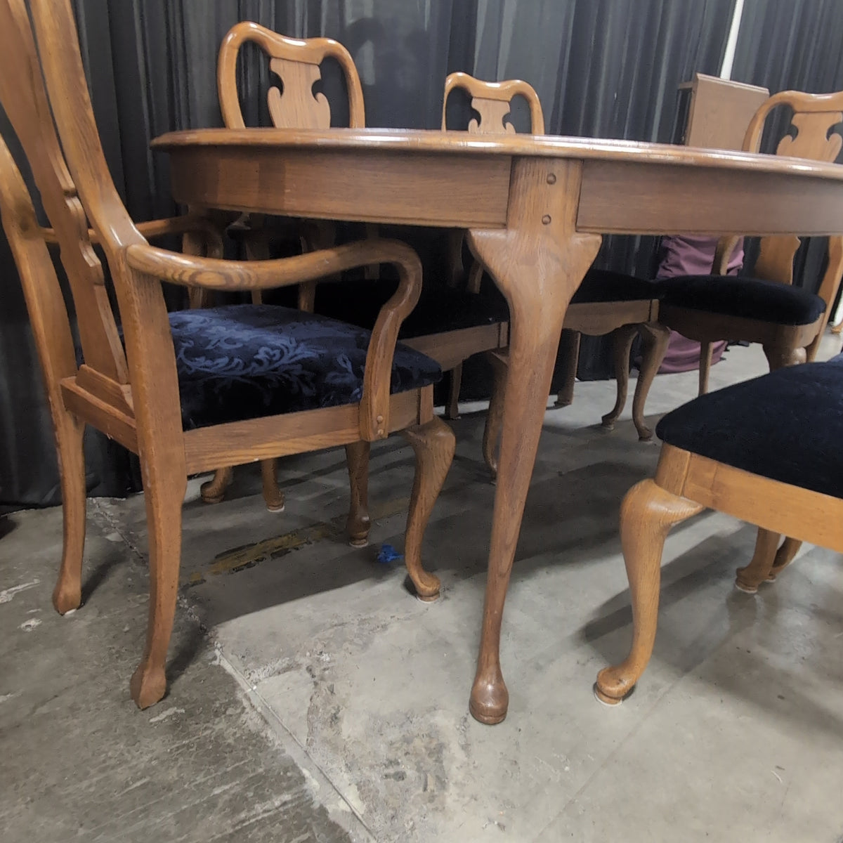 Traditional Oak Oval Dining Table with Six Chairs and Two Leaves