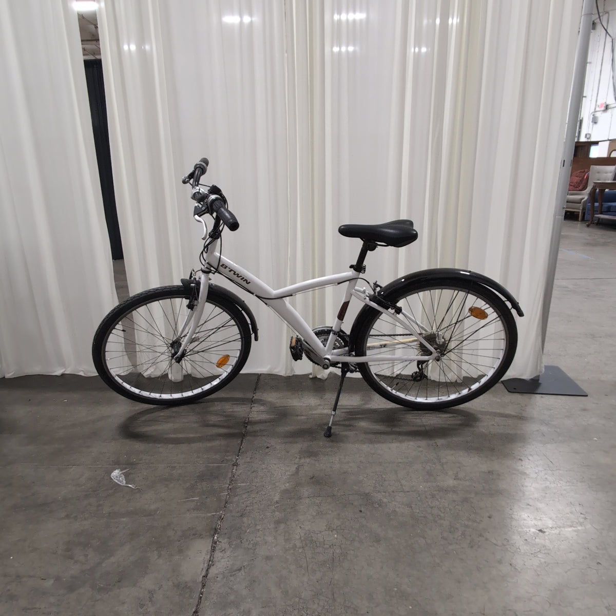 Btwin White Hybrid Bicycle with Fenders