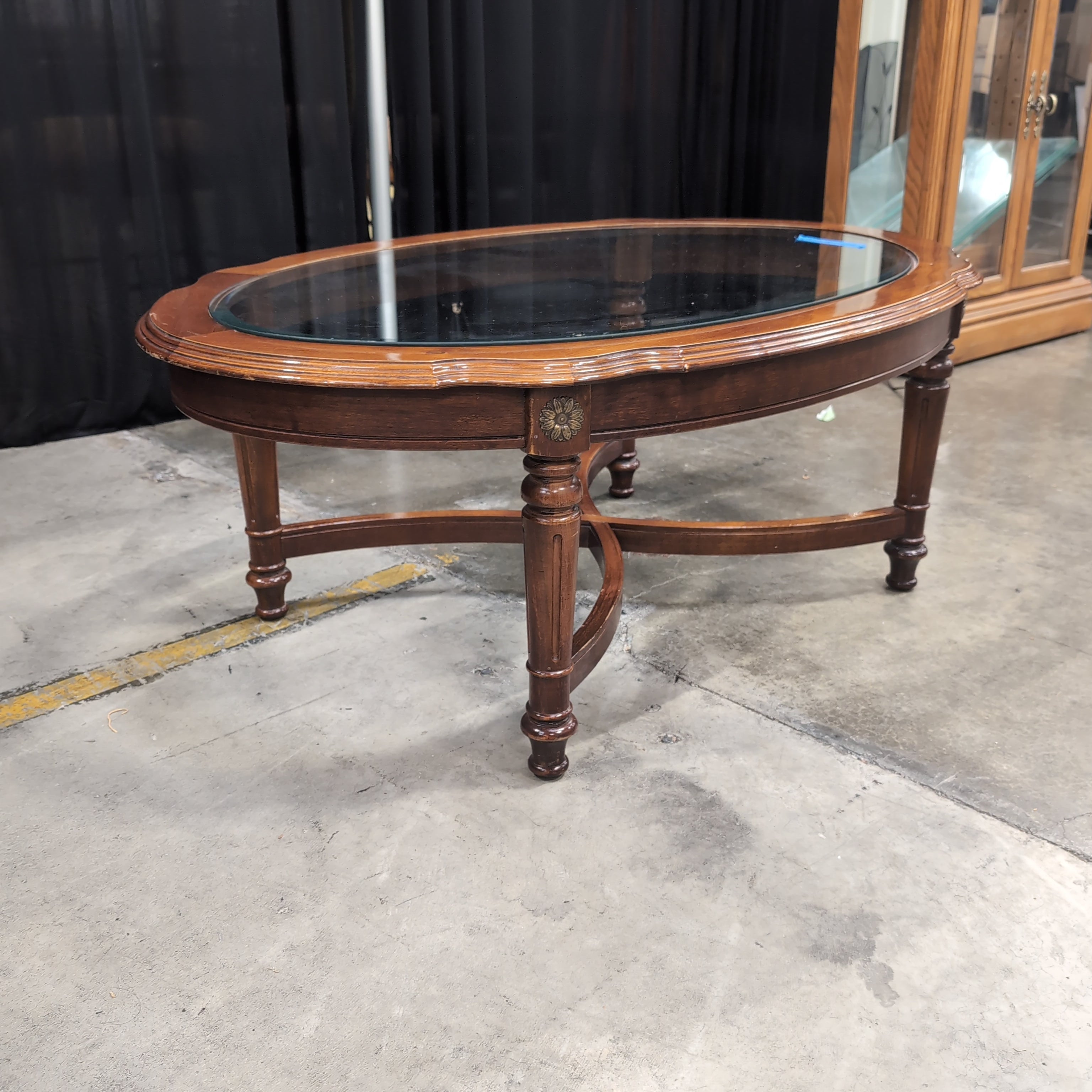 Traditional Oval Coffee Table with Glass Top