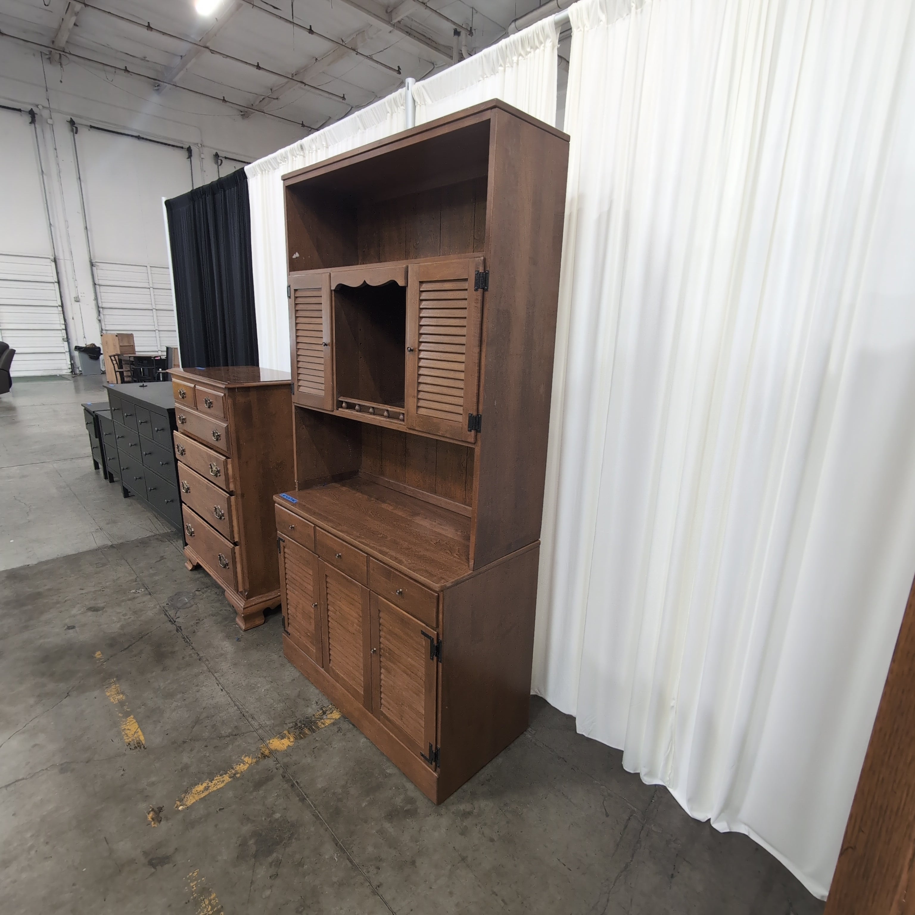 Ethan Allen Heirloom Nutmeg Maple Cabinet with Hutch