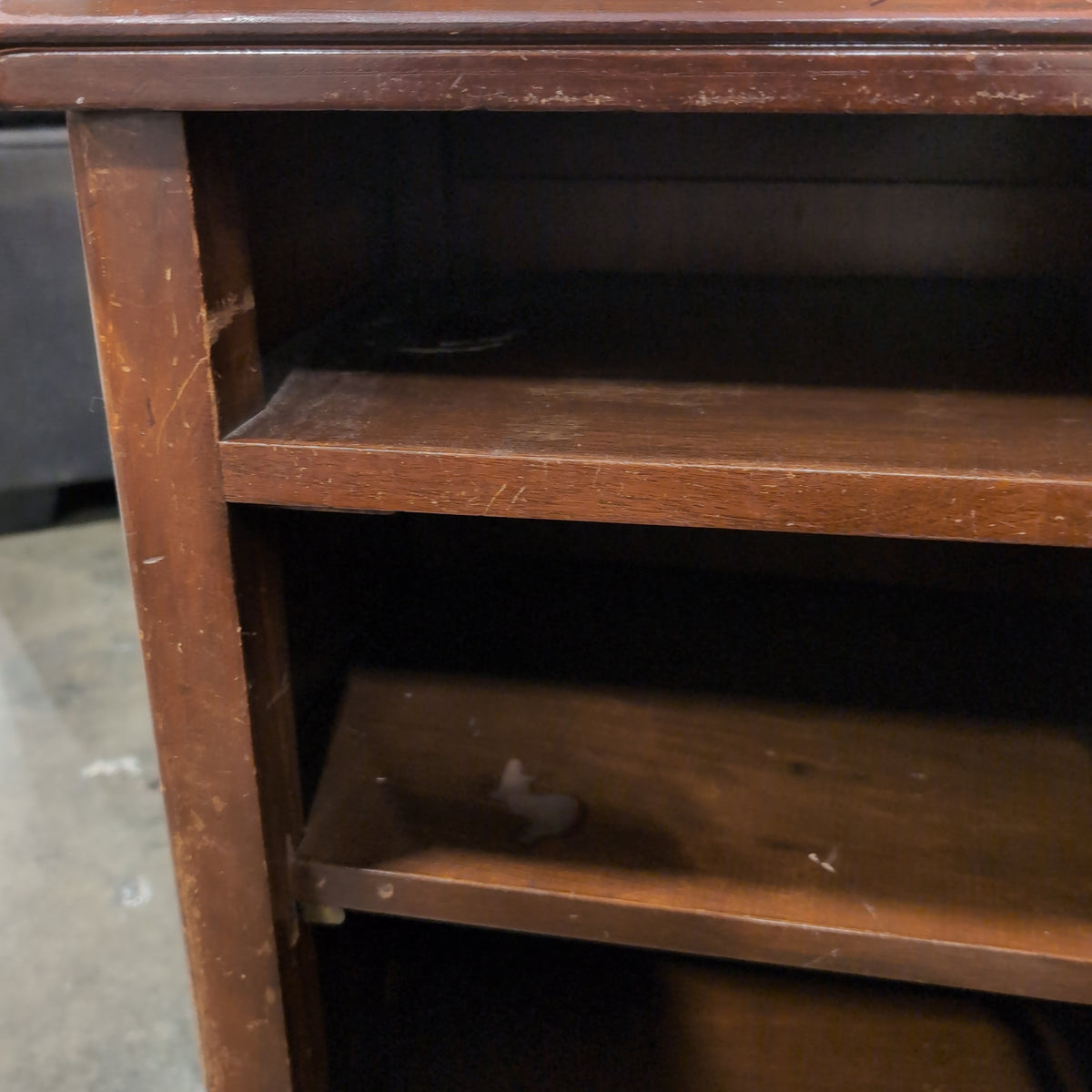 Traditional Reddish-Brown Wood Nightstand with Cabinet Door